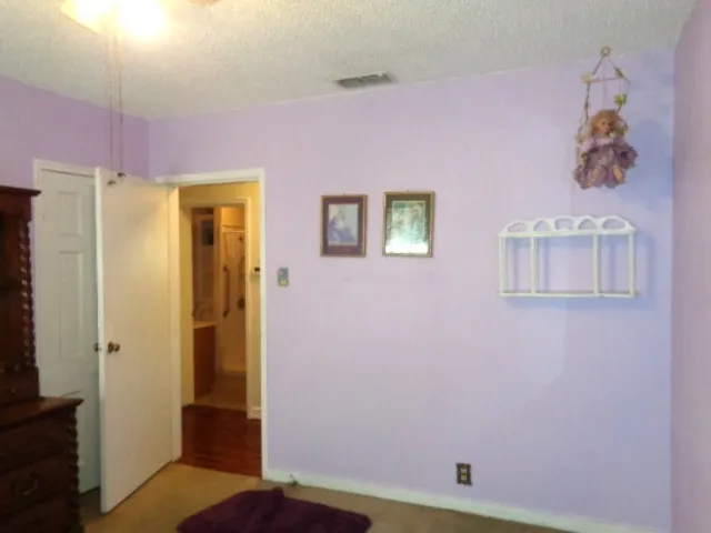 Single Family Residence For Sale in Smith County , 505 Hillcrest Avenue 1, Tyler, Texas 75702, 3 Bedroom, 1 Bathroom, 1 Garage spaces, 1,352 Sqft, built in 1940, mls#21355470, Real Estate Agent in Tyler, Homes For Sale in Smith county, Homes For Sale in Tyler, Realtor in Tyler Texas, Real Estate Brokerage Independent Realty Texas, Luminita Cordes Realtor