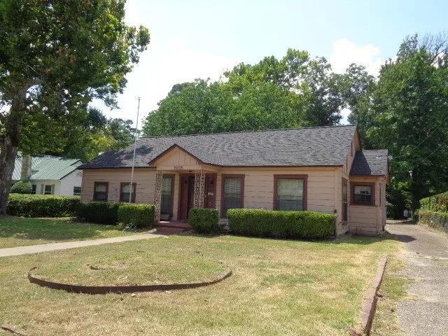 Single Family Residence For Sale in Smith County , 505 Hillcrest Avenue 1, Tyler, Texas 75702, 3 Bedroom, 1 Bathroom, 1 Garage spaces, 1,352 Sqft, built in 1940, mls#21355470, Real Estate Agent in Tyler, Homes For Sale in Smith county, Homes For Sale in Tyler, Realtor in Tyler Texas, Real Estate Brokerage Independent Realty Texas, Luminita Cordes Realtor
