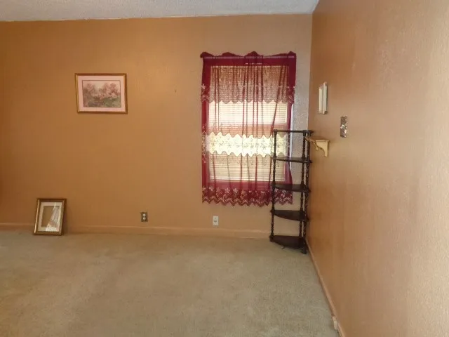 Single Family Residence For Sale in Smith County , 505 Hillcrest Avenue 1, Tyler, Texas 75702, 3 Bedroom, 1 Bathroom, 1 Garage spaces, 1,352 Sqft, built in 1940, mls#21355470, Real Estate Agent in Tyler, Homes For Sale in Smith county, Homes For Sale in Tyler, Realtor in Tyler Texas, Real Estate Brokerage Independent Realty Texas, Luminita Cordes Realtor