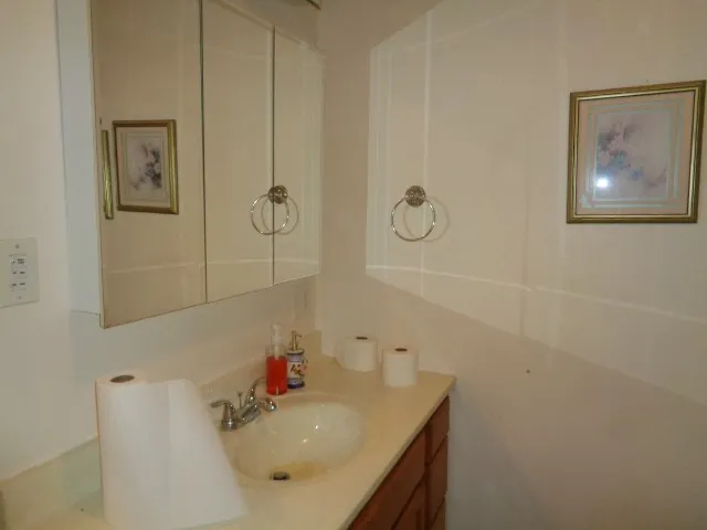 Single Family Residence For Sale in Smith County , 505 Hillcrest Avenue 1, Tyler, Texas 75702, 3 Bedroom, 1 Bathroom, 1 Garage spaces, 1,352 Sqft, built in 1940, mls#21355470, Real Estate Agent in Tyler, Homes For Sale in Smith county, Homes For Sale in Tyler, Realtor in Tyler Texas, Real Estate Brokerage Independent Realty Texas, Luminita Cordes Realtor