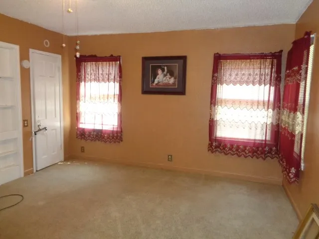 Single Family Residence For Sale in Smith County , 505 Hillcrest Avenue 1, Tyler, Texas 75702, 3 Bedroom, 1 Bathroom, 1 Garage spaces, 1,352 Sqft, built in 1940, mls#21355470, Real Estate Agent in Tyler, Homes For Sale in Smith county, Homes For Sale in Tyler, Realtor in Tyler Texas, Real Estate Brokerage Independent Realty Texas, Luminita Cordes Realtor