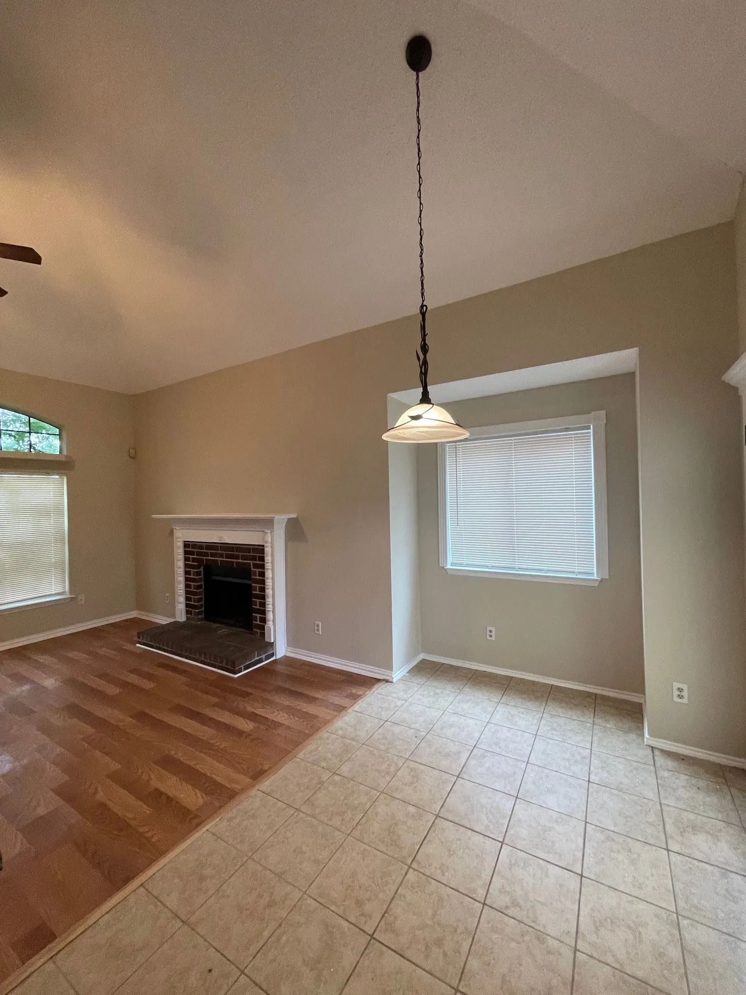 Single Family Residence For Rent in Tarrant County , 5516 Stone Meadow Lane, Fort Worth, Texas 76179, 3 Bedroom, 2 Bathroom, 2 Garage spaces, 1,346 Sqft, built in 1987, mls#21355473, Real Estate Agent in Fort Worth, Homes For Rent in Tarrant county, Homes For Rent in Fort Worth, Realtor in Fort Worth Texas, Real Estate Brokerage Independent Realty Texas, Luminita Cordes Realtor