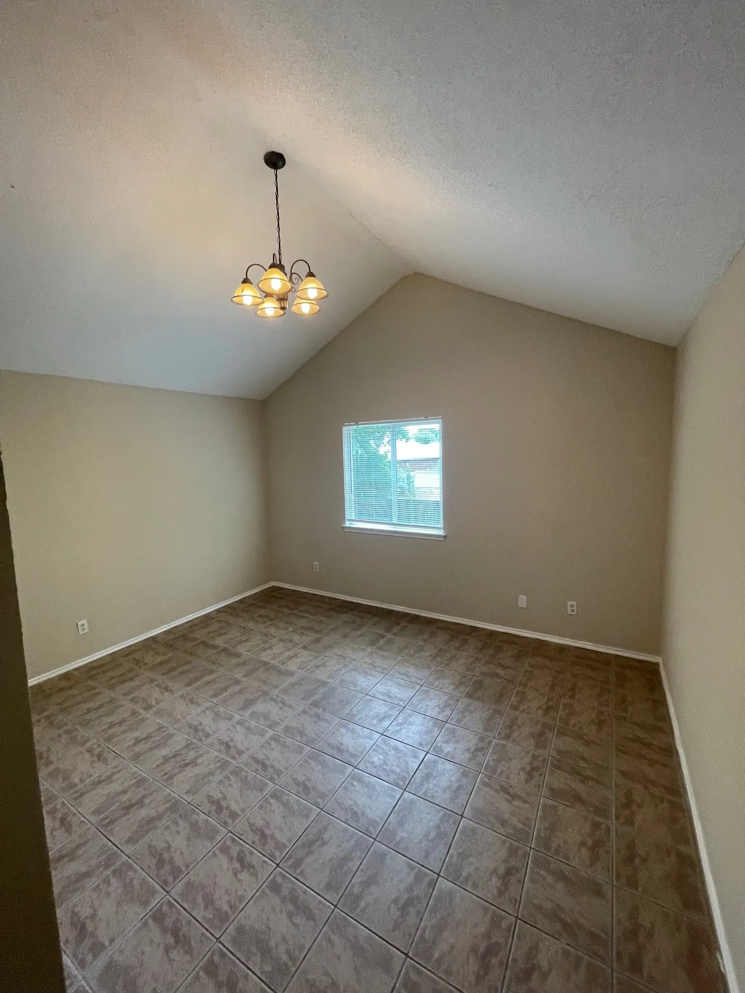Single Family Residence For Rent in Tarrant County , 5516 Stone Meadow Lane, Fort Worth, Texas 76179, 3 Bedroom, 2 Bathroom, 2 Garage spaces, 1,346 Sqft, built in 1987, mls#21355473, Real Estate Agent in Fort Worth, Homes For Rent in Tarrant county, Homes For Rent in Fort Worth, Realtor in Fort Worth Texas, Real Estate Brokerage Independent Realty Texas, Luminita Cordes Realtor