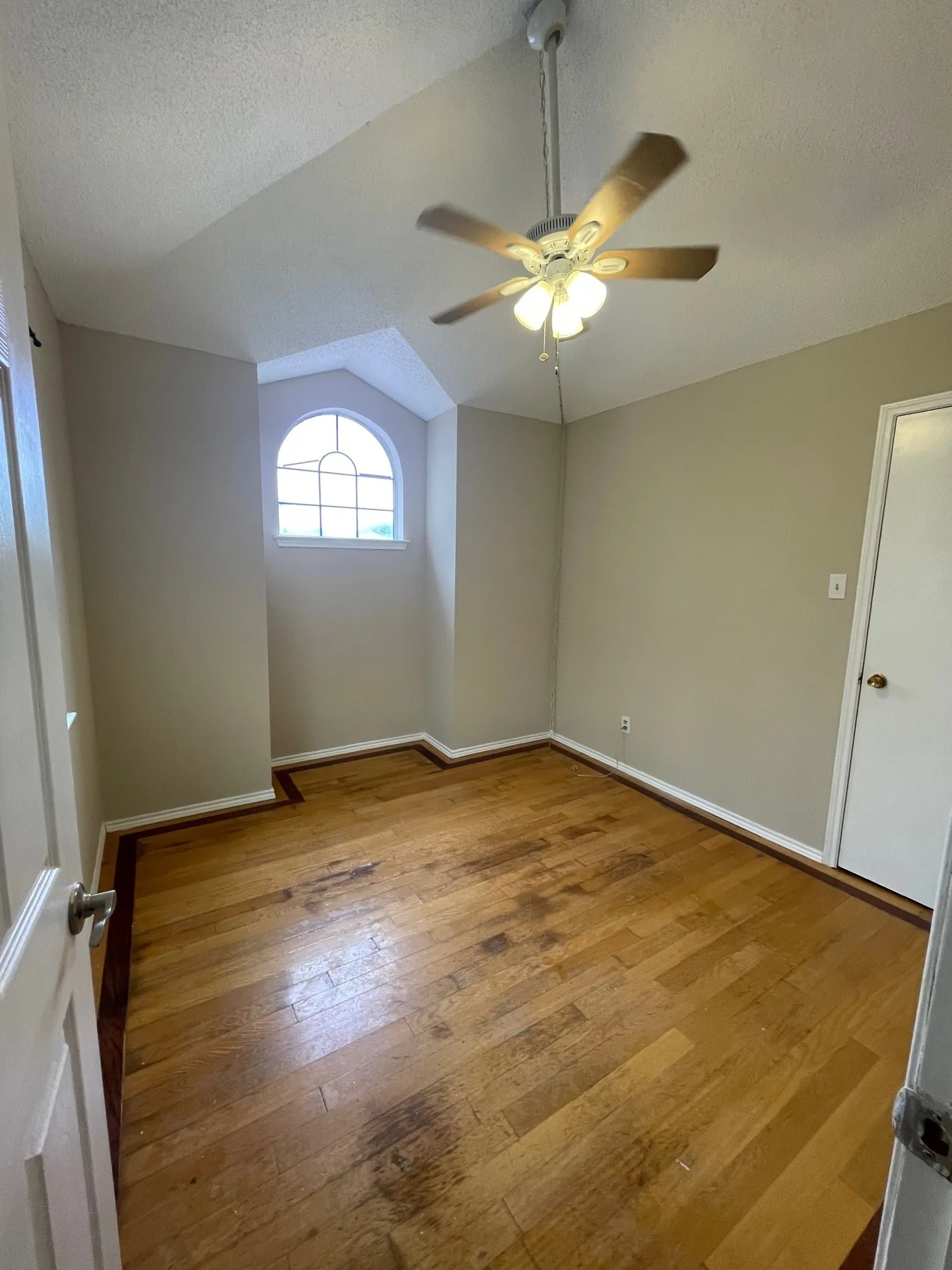 Single Family Residence For Rent in Tarrant County , 5516 Stone Meadow Lane, Fort Worth, Texas 76179, 3 Bedroom, 2 Bathroom, 2 Garage spaces, 1,346 Sqft, built in 1987, mls#21355473, Real Estate Agent in Fort Worth, Homes For Rent in Tarrant county, Homes For Rent in Fort Worth, Realtor in Fort Worth Texas, Real Estate Brokerage Independent Realty Texas, Luminita Cordes Realtor