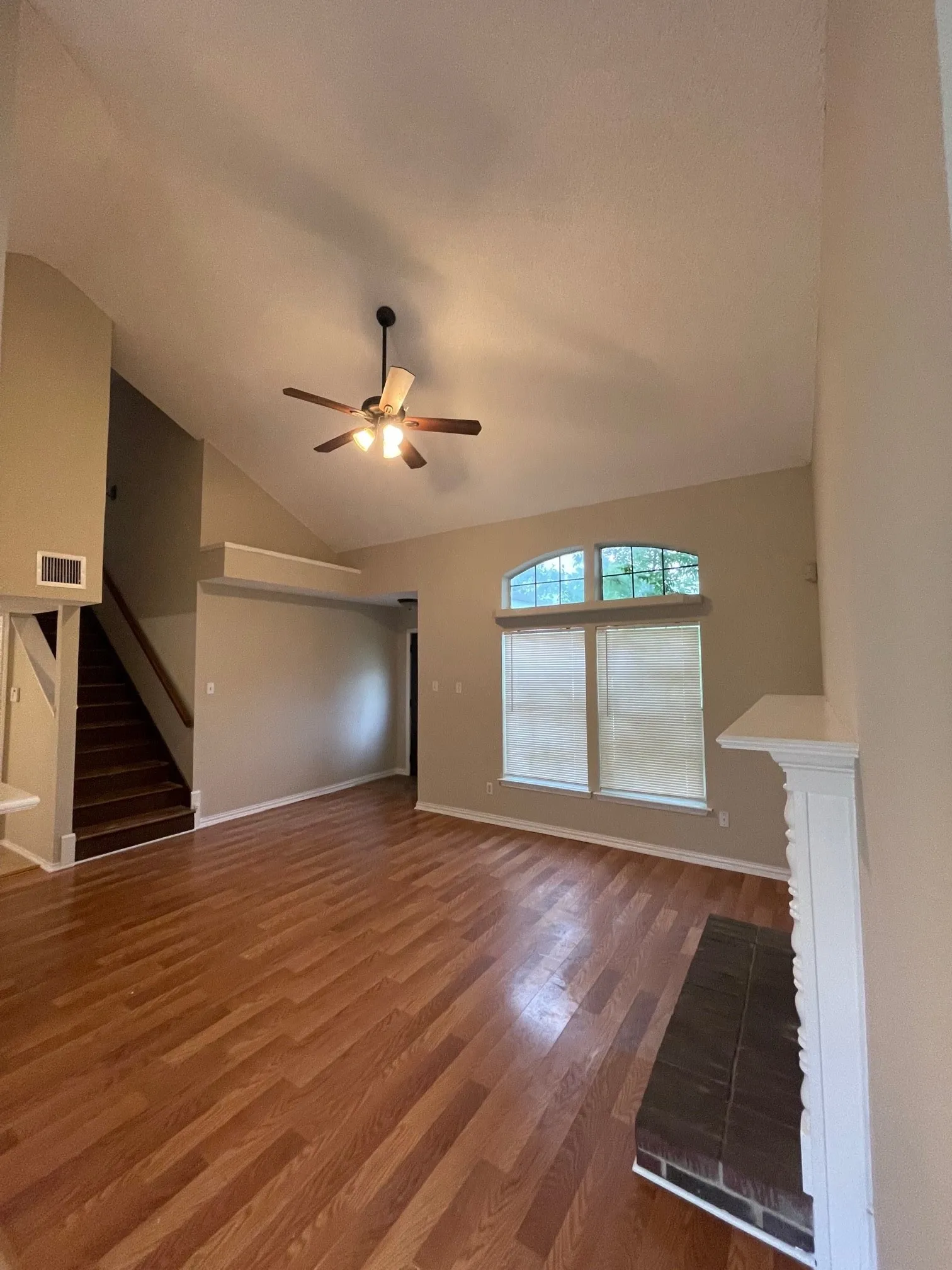 Single Family Residence For Rent in Tarrant County , 5516 Stone Meadow Lane, Fort Worth, Texas 76179, 3 Bedroom, 2 Bathroom, 2 Garage spaces, 1,346 Sqft, built in 1987, mls#21355473, Real Estate Agent in Fort Worth, Homes For Rent in Tarrant county, Homes For Rent in Fort Worth, Realtor in Fort Worth Texas, Real Estate Brokerage Independent Realty Texas, Luminita Cordes Realtor
