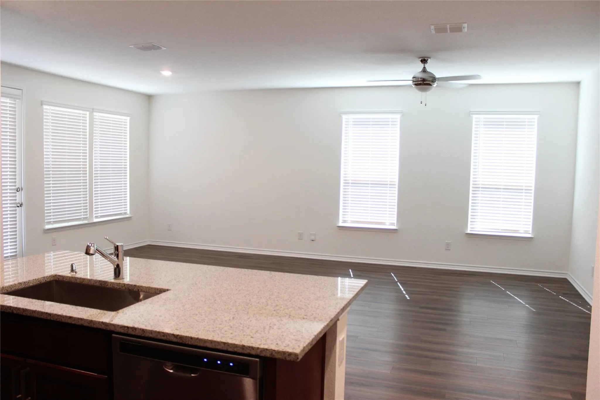 Single Family Residence For Rent in Denton County , 1012 West Drive, Aubrey, Texas 76227, 3 Bedroom, 2 Bathroom, 2 Garage spaces, 1,530 Sqft, built in 2021, mls#21352741, Real Estate Agent in Aubrey, Homes For Rent in Denton county, Homes For Rent in Aubrey, Realtor in Aubrey Texas, Real Estate Brokerage Independent Realty Texas, Luminita Cordes Realtor