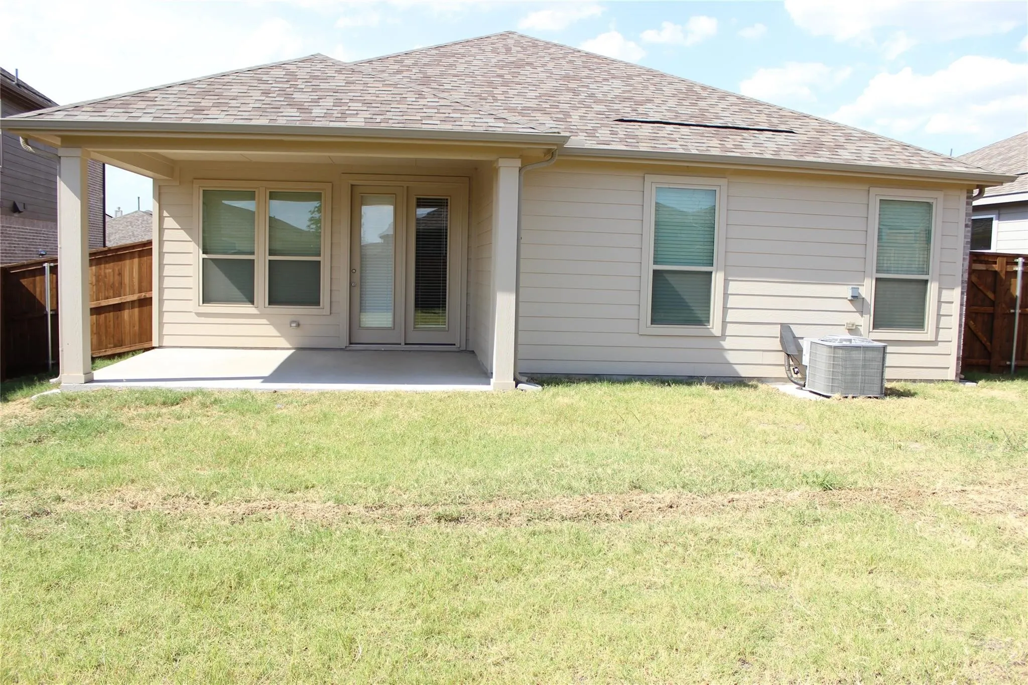 Single Family Residence For Rent in Denton County , 1012 West Drive, Aubrey, Texas 76227, 3 Bedroom, 2 Bathroom, 2 Garage spaces, 1,530 Sqft, built in 2021, mls#21352741, Real Estate Agent in Aubrey, Homes For Rent in Denton county, Homes For Rent in Aubrey, Realtor in Aubrey Texas, Real Estate Brokerage Independent Realty Texas, Luminita Cordes Realtor