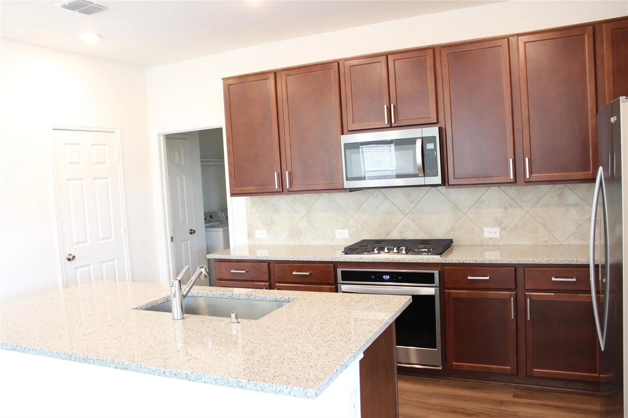 Single Family Residence For Rent in Denton County , 1012 West Drive, Aubrey, Texas 76227, 3 Bedroom, 2 Bathroom, 2 Garage spaces, 1,530 Sqft, built in 2021, mls#21352741, Real Estate Agent in Aubrey, Homes For Rent in Denton county, Homes For Rent in Aubrey, Realtor in Aubrey Texas, Real Estate Brokerage Independent Realty Texas, Luminita Cordes Realtor