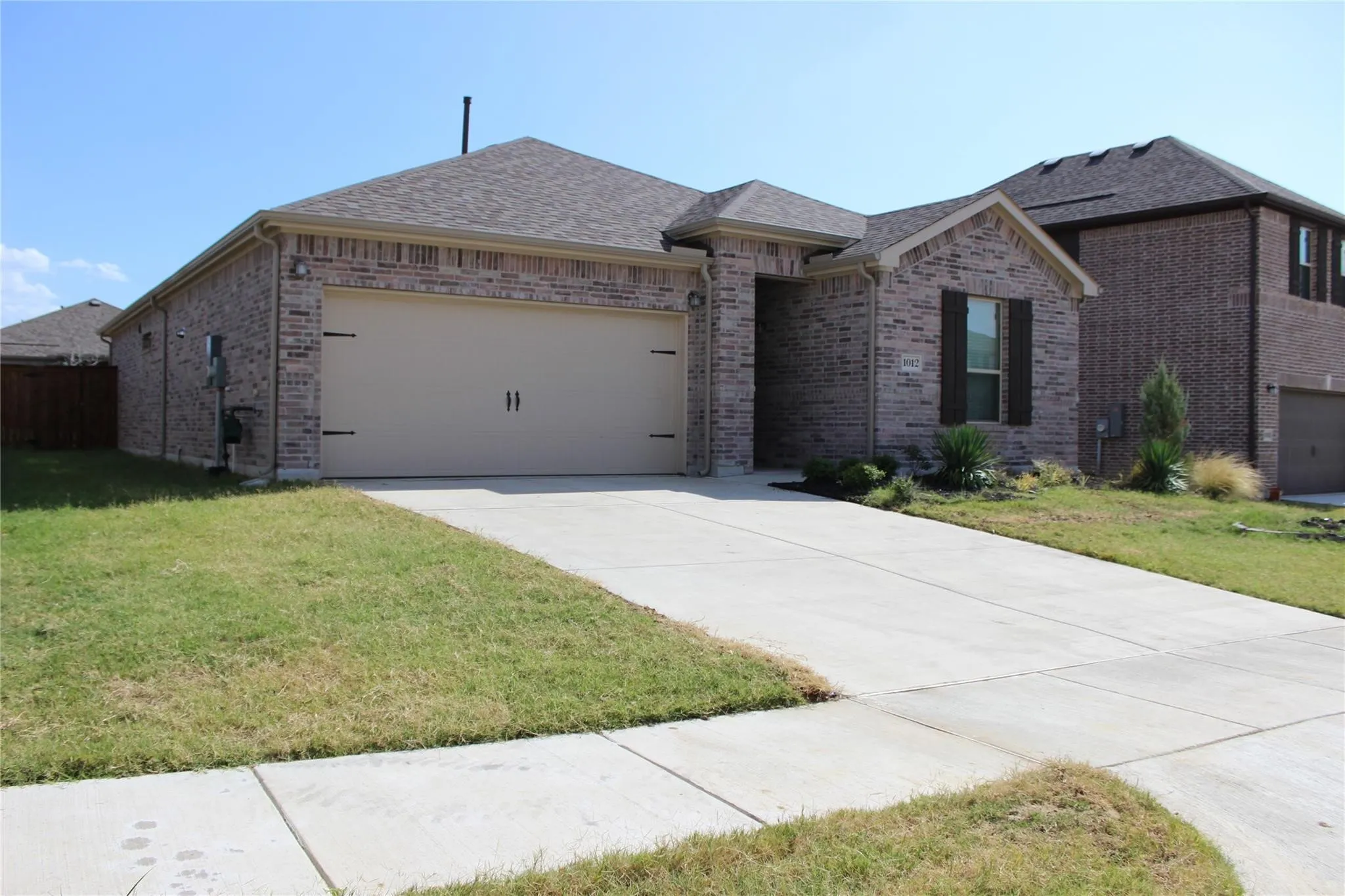 Single Family Residence For Rent in Denton County , 1012 West Drive, Aubrey, Texas 76227, 3 Bedroom, 2 Bathroom, 2 Garage spaces, 1,530 Sqft, built in 2021, mls#21352741, Real Estate Agent in Aubrey, Homes For Rent in Denton county, Homes For Rent in Aubrey, Realtor in Aubrey Texas, Real Estate Brokerage Independent Realty Texas, Luminita Cordes Realtor