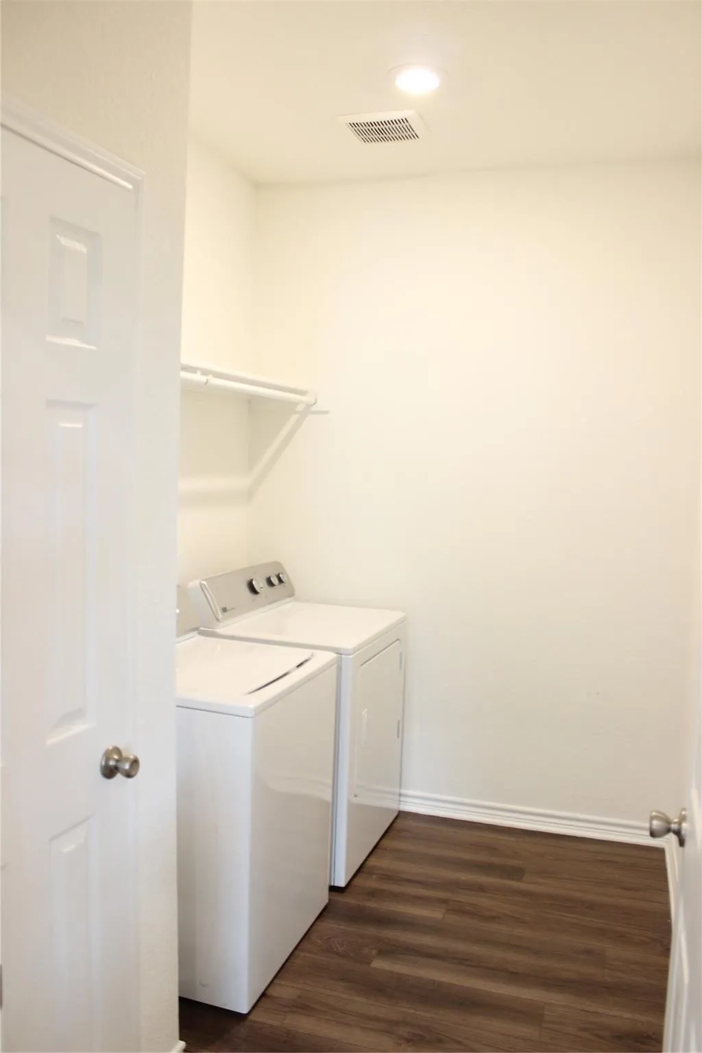 Single Family Residence For Rent in Denton County , 1012 West Drive, Aubrey, Texas 76227, 3 Bedroom, 2 Bathroom, 2 Garage spaces, 1,530 Sqft, built in 2021, mls#21352741, Real Estate Agent in Aubrey, Homes For Rent in Denton county, Homes For Rent in Aubrey, Realtor in Aubrey Texas, Real Estate Brokerage Independent Realty Texas, Luminita Cordes Realtor