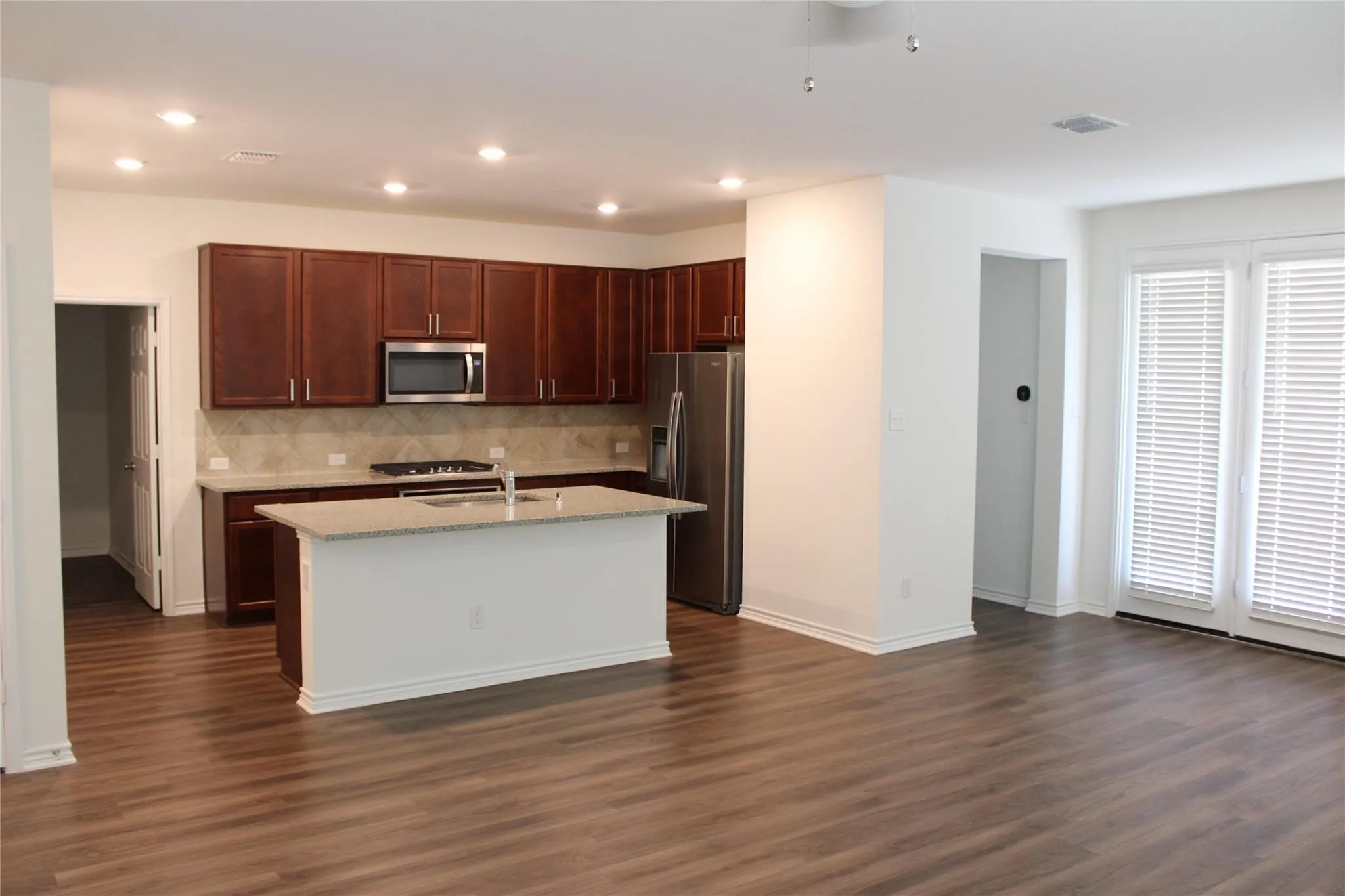 Single Family Residence For Rent in Denton County , 1012 West Drive, Aubrey, Texas 76227, 3 Bedroom, 2 Bathroom, 2 Garage spaces, 1,530 Sqft, built in 2021, mls#21352741, Real Estate Agent in Aubrey, Homes For Rent in Denton county, Homes For Rent in Aubrey, Realtor in Aubrey Texas, Real Estate Brokerage Independent Realty Texas, Luminita Cordes Realtor
