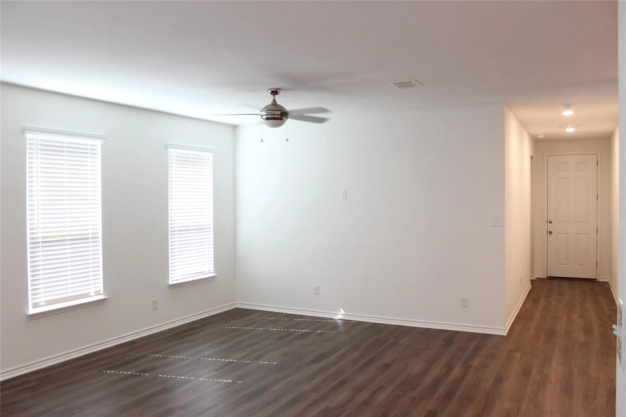 Single Family Residence For Rent in Denton County , 1012 West Drive, Aubrey, Texas 76227, 3 Bedroom, 2 Bathroom, 2 Garage spaces, 1,530 Sqft, built in 2021, mls#21352741, Real Estate Agent in Aubrey, Homes For Rent in Denton county, Homes For Rent in Aubrey, Realtor in Aubrey Texas, Real Estate Brokerage Independent Realty Texas, Luminita Cordes Realtor
