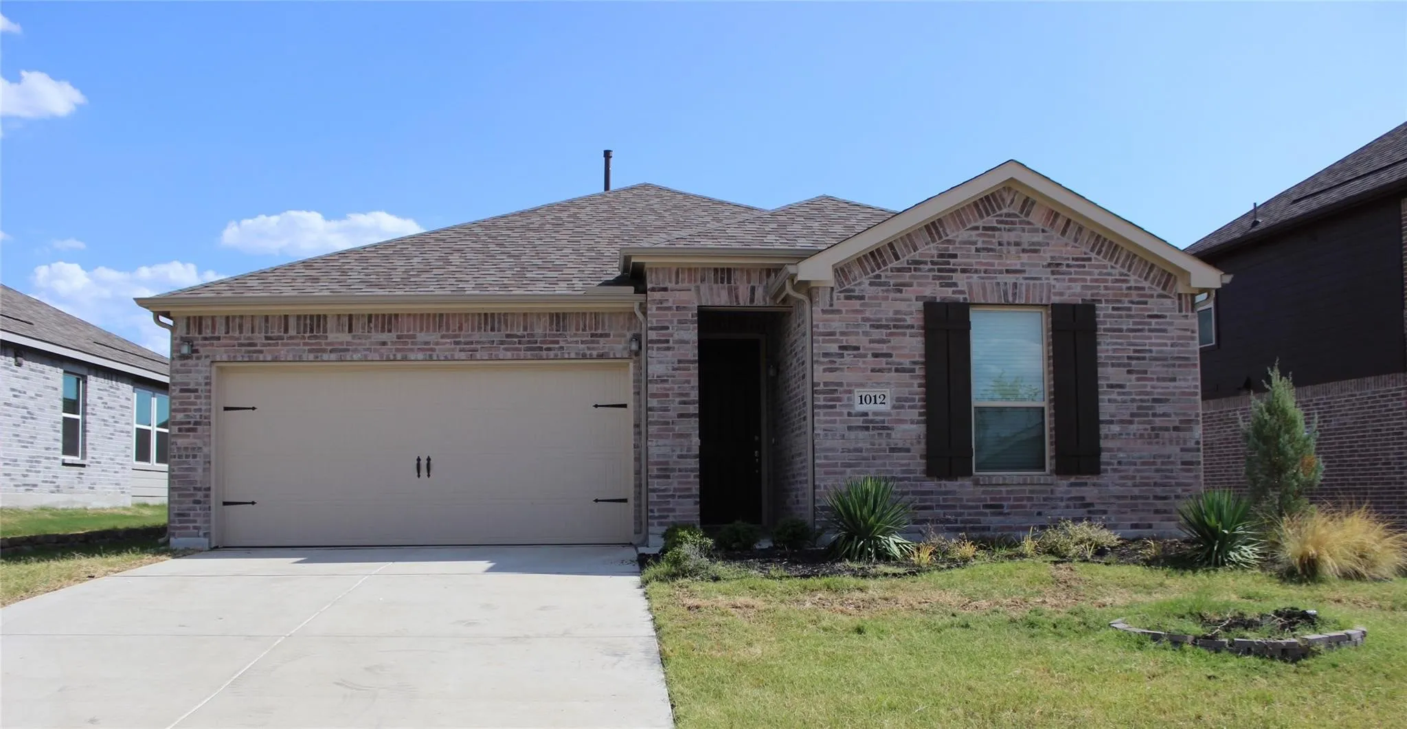 Single Family Residence For Rent in Denton County , 1012 West Drive, Aubrey, Texas 76227, 3 Bedroom, 2 Bathroom, 2 Garage spaces, 1,530 Sqft, built in 2021, mls#21352741, Real Estate Agent in Aubrey, Homes For Rent in Denton county, Homes For Rent in Aubrey, Realtor in Aubrey Texas, Real Estate Brokerage Independent Realty Texas, Luminita Cordes Realtor