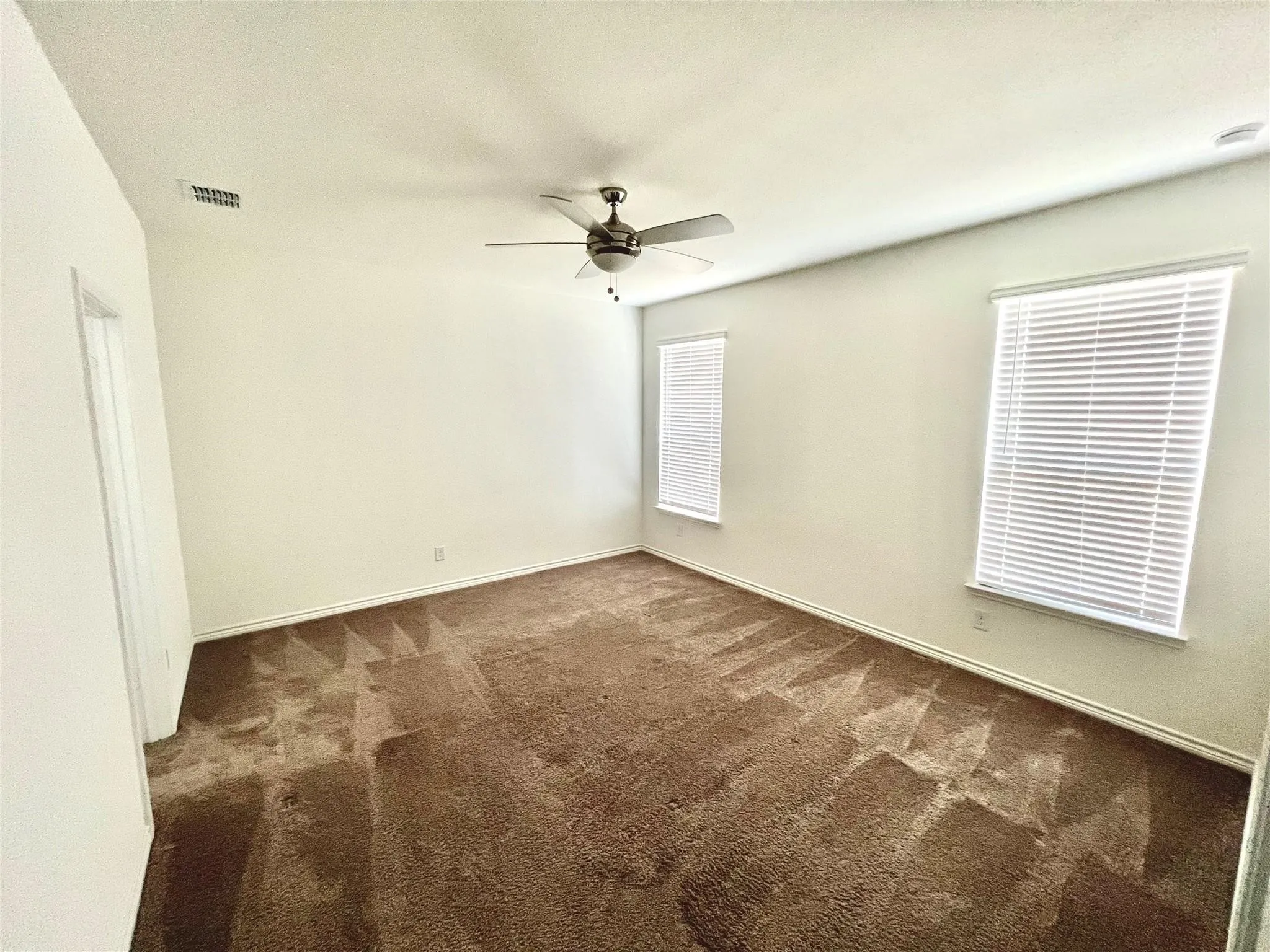 Single Family Residence For Rent in Denton County , 1012 West Drive, Aubrey, Texas 76227, 3 Bedroom, 2 Bathroom, 2 Garage spaces, 1,530 Sqft, built in 2021, mls#21352741, Real Estate Agent in Aubrey, Homes For Rent in Denton county, Homes For Rent in Aubrey, Realtor in Aubrey Texas, Real Estate Brokerage Independent Realty Texas, Luminita Cordes Realtor