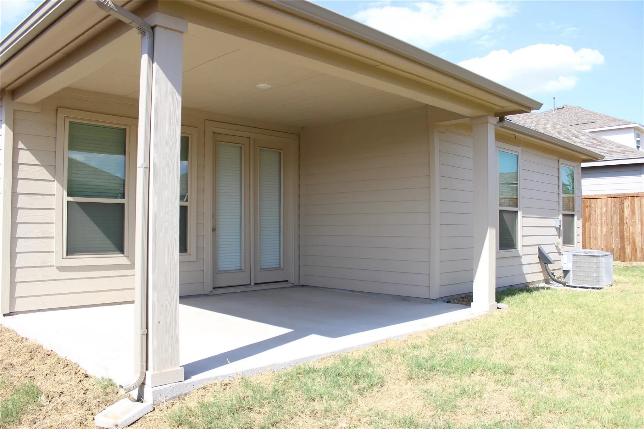 Single Family Residence For Rent in Denton County , 1012 West Drive, Aubrey, Texas 76227, 3 Bedroom, 2 Bathroom, 2 Garage spaces, 1,530 Sqft, built in 2021, mls#21352741, Real Estate Agent in Aubrey, Homes For Rent in Denton county, Homes For Rent in Aubrey, Realtor in Aubrey Texas, Real Estate Brokerage Independent Realty Texas, Luminita Cordes Realtor