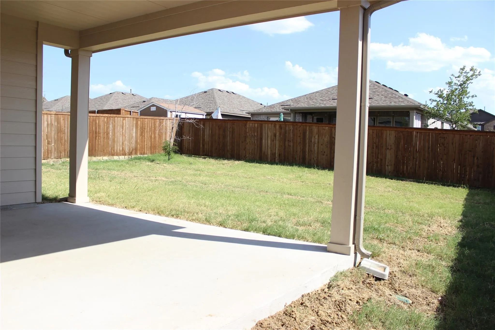 Single Family Residence For Rent in Denton County , 1012 West Drive, Aubrey, Texas 76227, 3 Bedroom, 2 Bathroom, 2 Garage spaces, 1,530 Sqft, built in 2021, mls#21352741, Real Estate Agent in Aubrey, Homes For Rent in Denton county, Homes For Rent in Aubrey, Realtor in Aubrey Texas, Real Estate Brokerage Independent Realty Texas, Luminita Cordes Realtor