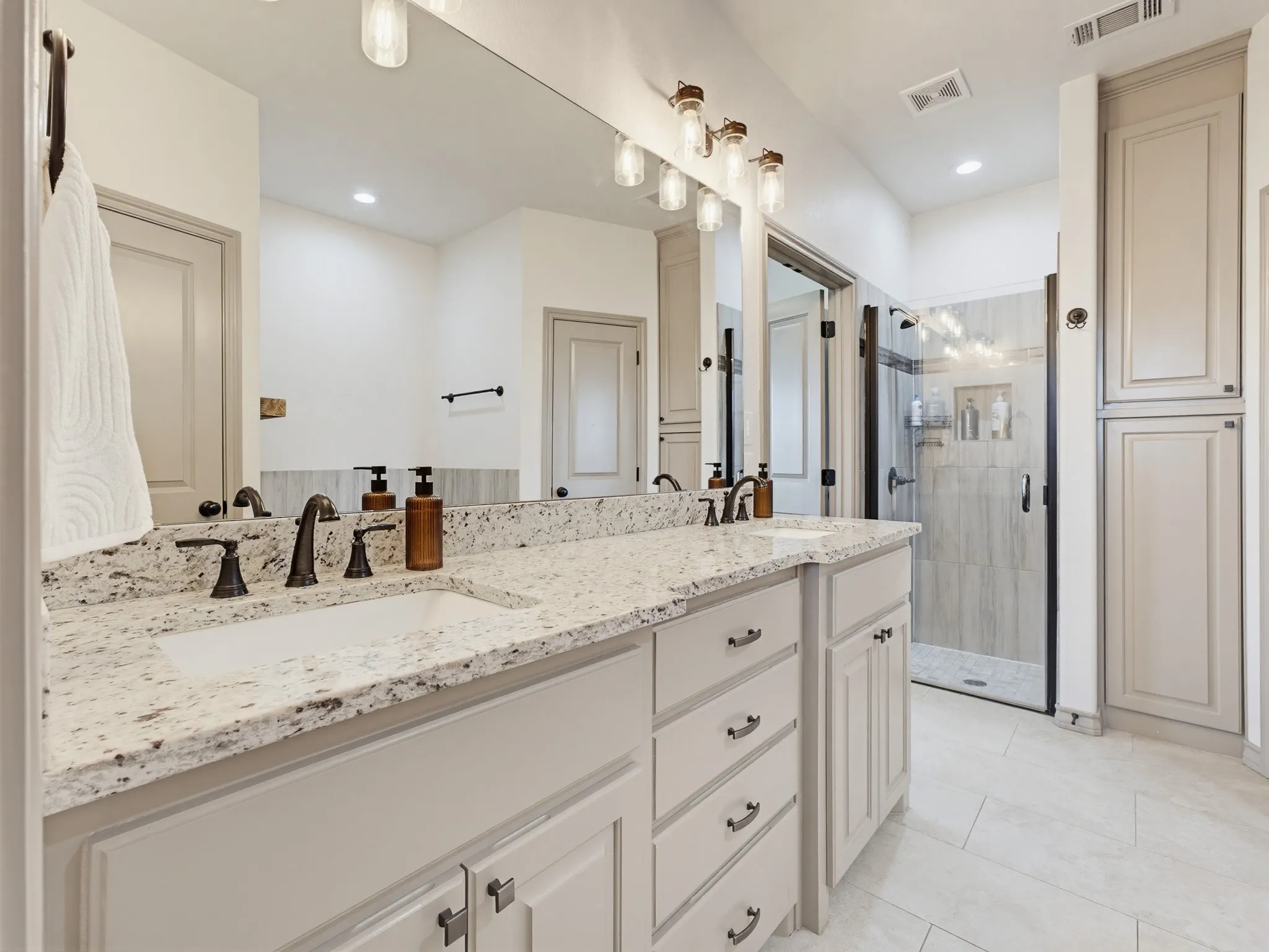 Single Family Residence For Sale in Wise County , 121 Walnut Street, Paradise, Texas 76073, 3 Bedroom, 2 Bathroom, 2 Garage spaces, 1,680 Sqft, built in 2019, mls#21351975, Real Estate Agent in Paradise, Homes For Sale in Wise county, Homes For Sale in Paradise, Realtor in Paradise Texas, Real Estate Brokerage Independent Realty Texas, Luminita Cordes Realtor