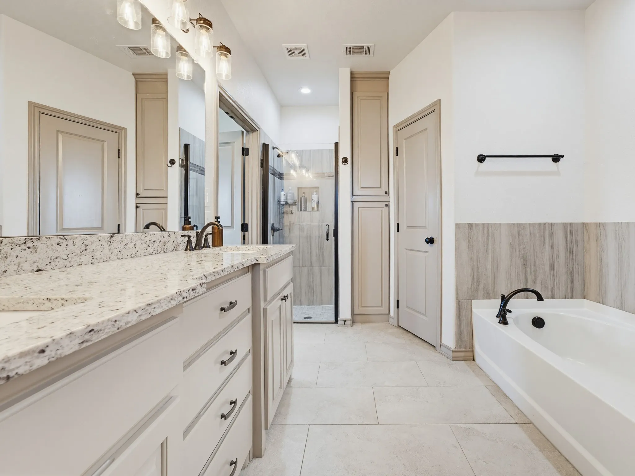 Single Family Residence For Sale in Wise County , 121 Walnut Street, Paradise, Texas 76073, 3 Bedroom, 2 Bathroom, 2 Garage spaces, 1,680 Sqft, built in 2019, mls#21351975, Real Estate Agent in Paradise, Homes For Sale in Wise county, Homes For Sale in Paradise, Realtor in Paradise Texas, Real Estate Brokerage Independent Realty Texas, Luminita Cordes Realtor