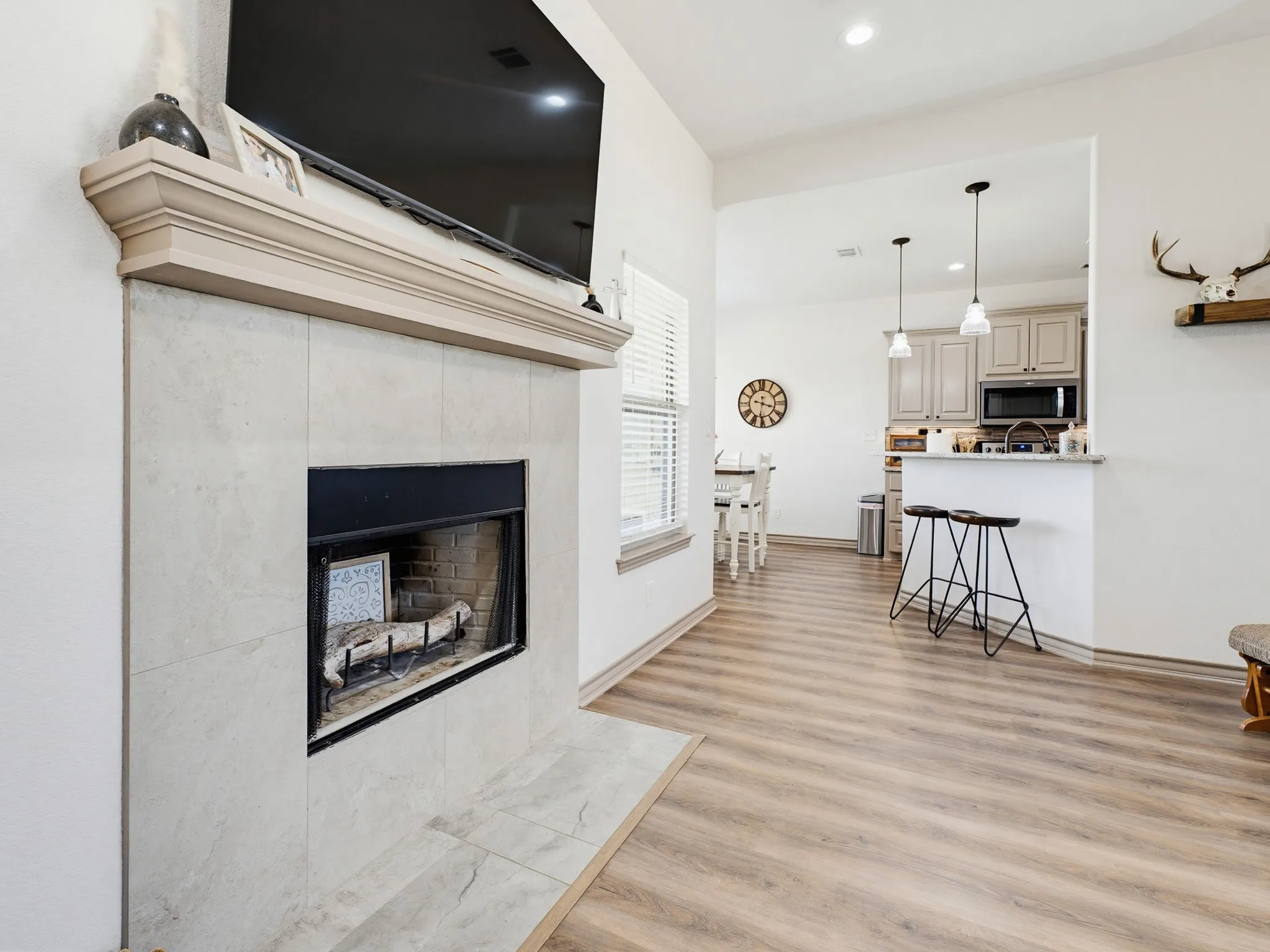 Single Family Residence For Sale in Wise County , 121 Walnut Street, Paradise, Texas 76073, 3 Bedroom, 2 Bathroom, 2 Garage spaces, 1,680 Sqft, built in 2019, mls#21351975, Real Estate Agent in Paradise, Homes For Sale in Wise county, Homes For Sale in Paradise, Realtor in Paradise Texas, Real Estate Brokerage Independent Realty Texas, Luminita Cordes Realtor