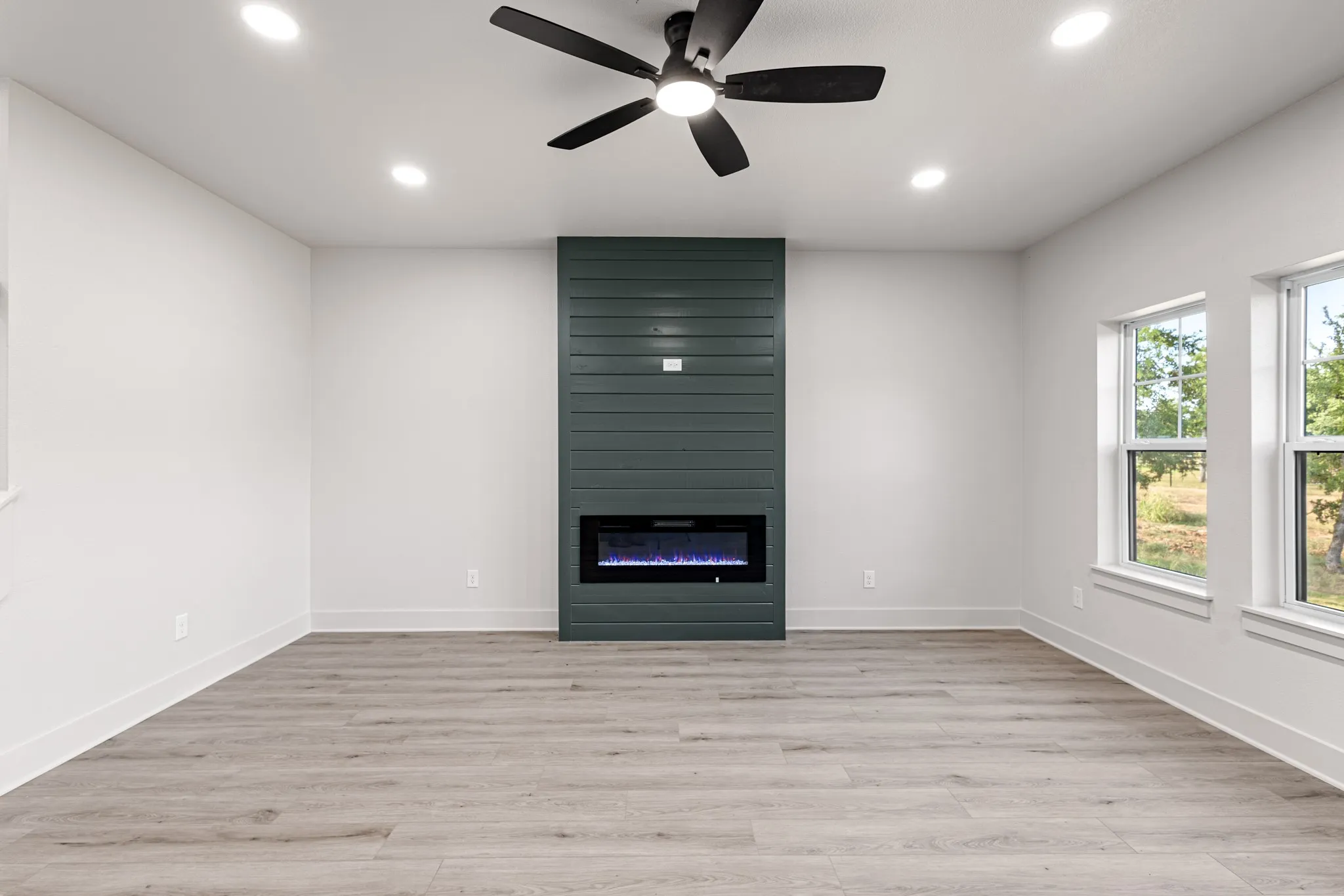 Single Family Residence For Sale in Wise County , 121 Jim Walter Drive, Runaway Bay, Texas 76426, 3 Bedroom, 3 Bathroom, 3 Garage spaces, 1,986 Sqft, built in 2023, mls#21355433, Real Estate Agent in Runaway Bay, Homes For Sale in Wise county, Homes For Sale in Runaway Bay, Realtor in Runaway Bay Texas, Real Estate Brokerage Independent Realty Texas, Luminita Cordes Realtor