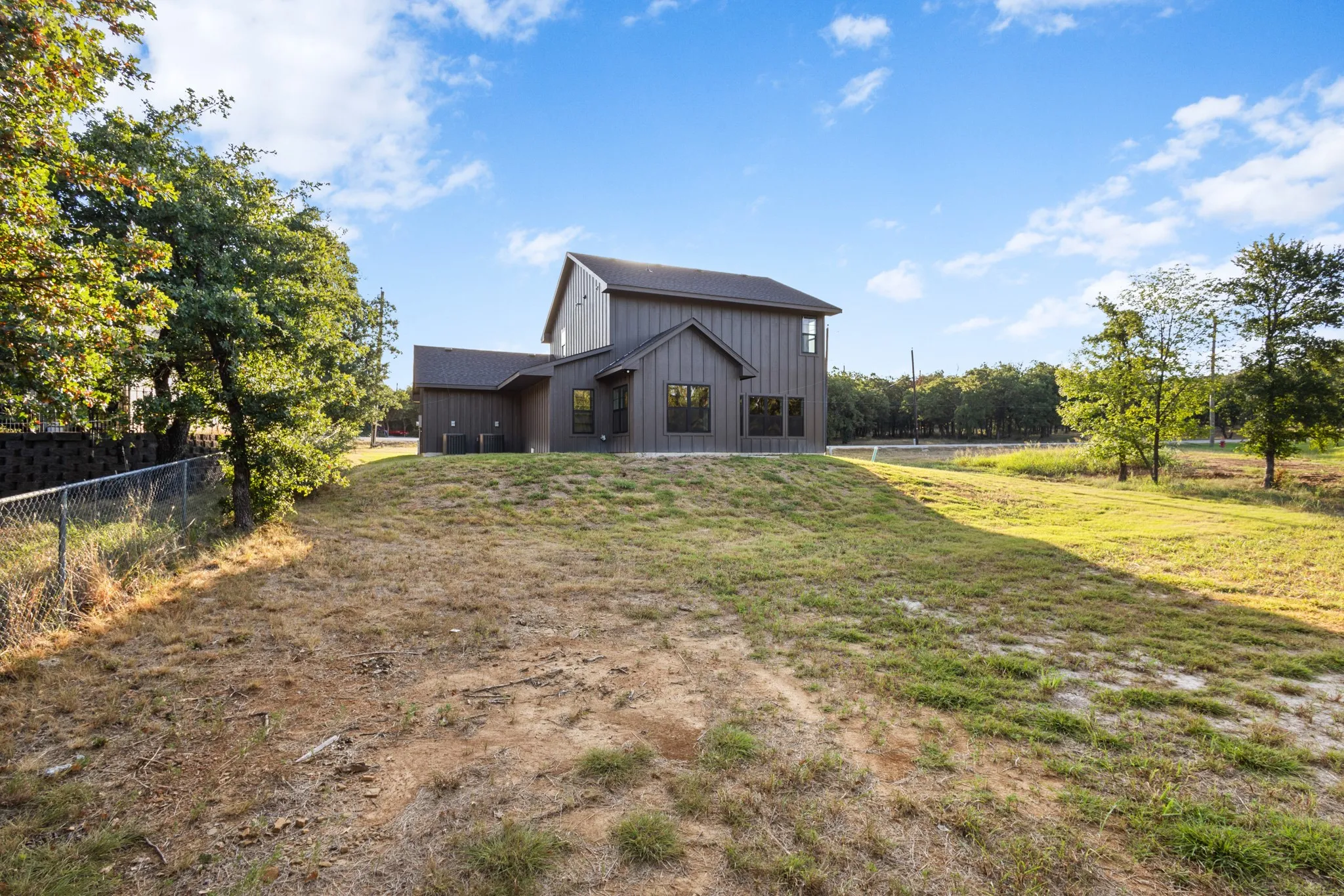 Single Family Residence For Sale in Wise County , 121 Jim Walter Drive, Runaway Bay, Texas 76426, 3 Bedroom, 3 Bathroom, 3 Garage spaces, 1,986 Sqft, built in 2023, mls#21355433, Real Estate Agent in Runaway Bay, Homes For Sale in Wise county, Homes For Sale in Runaway Bay, Realtor in Runaway Bay Texas, Real Estate Brokerage Independent Realty Texas, Luminita Cordes Realtor