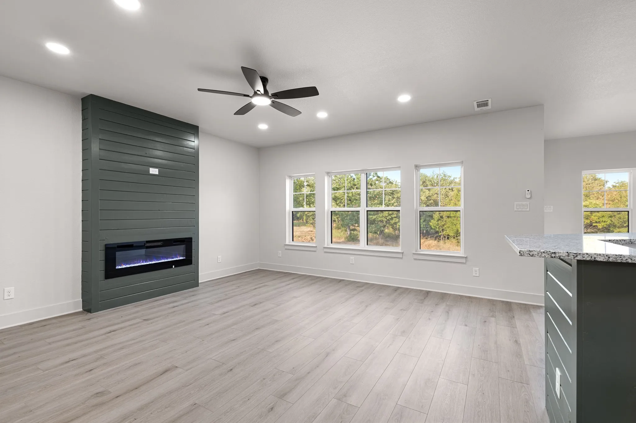Single Family Residence For Sale in Wise County , 121 Jim Walter Drive, Runaway Bay, Texas 76426, 3 Bedroom, 3 Bathroom, 3 Garage spaces, 1,986 Sqft, built in 2023, mls#21355433, Real Estate Agent in Runaway Bay, Homes For Sale in Wise county, Homes For Sale in Runaway Bay, Realtor in Runaway Bay Texas, Real Estate Brokerage Independent Realty Texas, Luminita Cordes Realtor