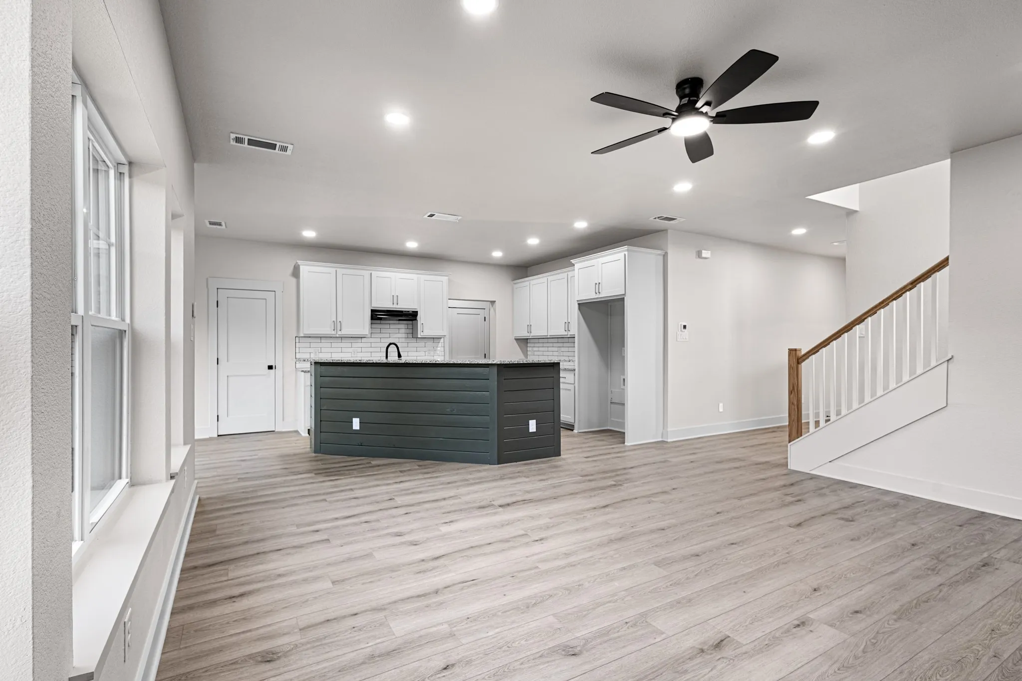 Single Family Residence For Sale in Wise County , 121 Jim Walter Drive, Runaway Bay, Texas 76426, 3 Bedroom, 3 Bathroom, 3 Garage spaces, 1,986 Sqft, built in 2023, mls#21355433, Real Estate Agent in Runaway Bay, Homes For Sale in Wise county, Homes For Sale in Runaway Bay, Realtor in Runaway Bay Texas, Real Estate Brokerage Independent Realty Texas, Luminita Cordes Realtor