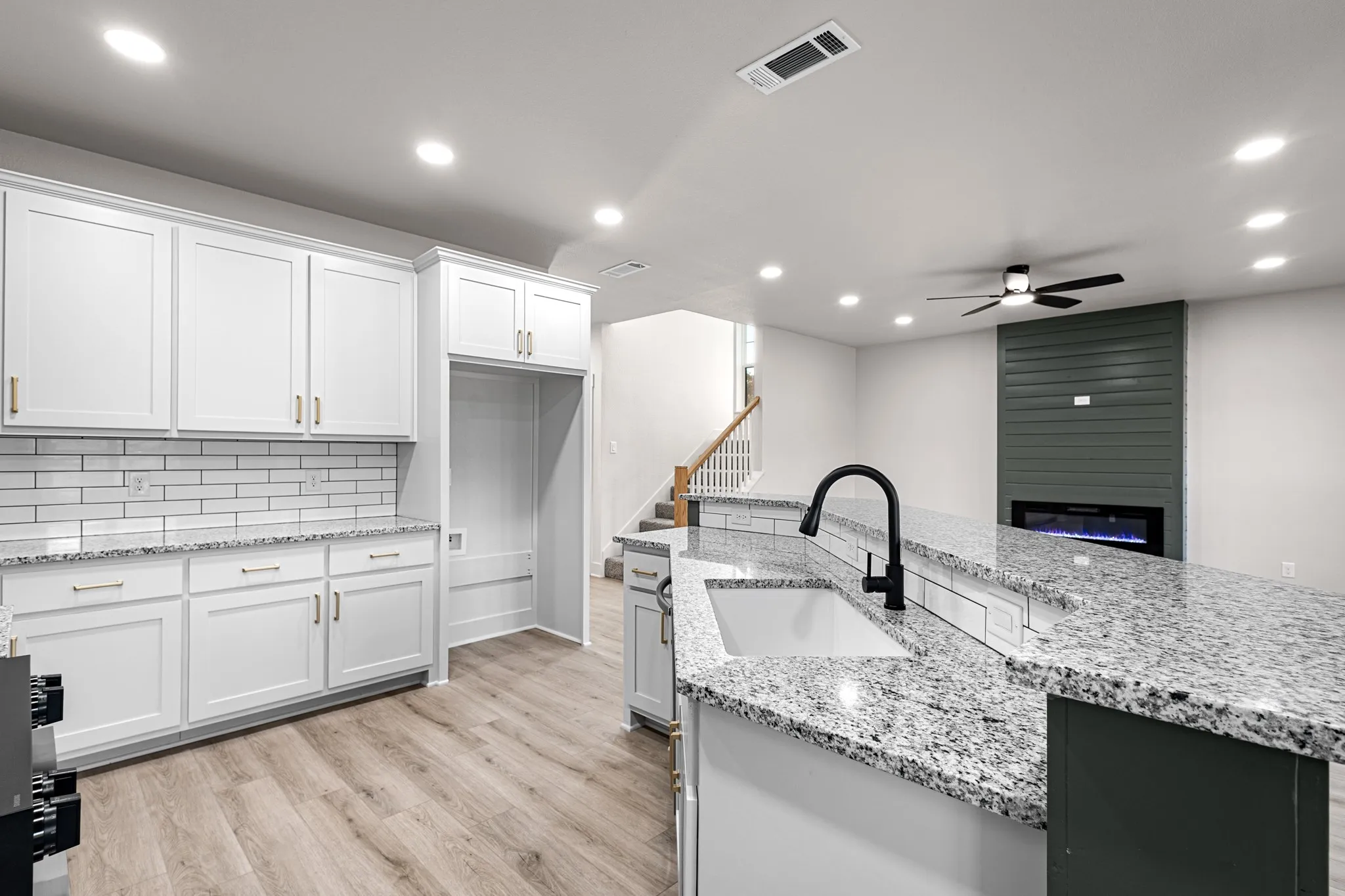 Single Family Residence For Sale in Wise County , 121 Jim Walter Drive, Runaway Bay, Texas 76426, 3 Bedroom, 3 Bathroom, 3 Garage spaces, 1,986 Sqft, built in 2023, mls#21355433, Real Estate Agent in Runaway Bay, Homes For Sale in Wise county, Homes For Sale in Runaway Bay, Realtor in Runaway Bay Texas, Real Estate Brokerage Independent Realty Texas, Luminita Cordes Realtor