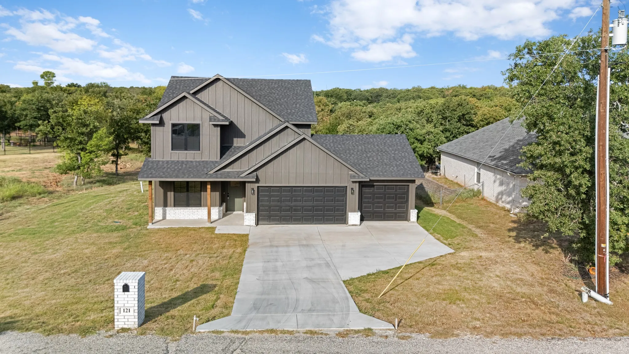 Single Family Residence For Sale in Wise County , 121 Jim Walter Drive, Runaway Bay, Texas 76426, 3 Bedroom, 3 Bathroom, 3 Garage spaces, 1,986 Sqft, built in 2023, mls#21355433, Real Estate Agent in Runaway Bay, Homes For Sale in Wise county, Homes For Sale in Runaway Bay, Realtor in Runaway Bay Texas, Real Estate Brokerage Independent Realty Texas, Luminita Cordes Realtor