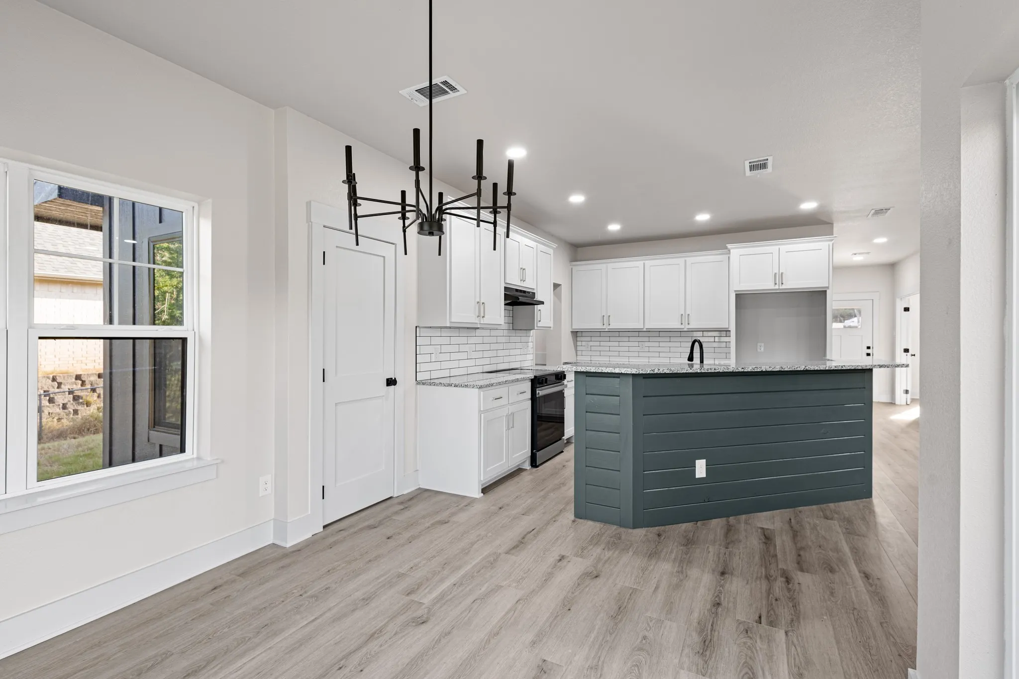 Single Family Residence For Sale in Wise County , 121 Jim Walter Drive, Runaway Bay, Texas 76426, 3 Bedroom, 3 Bathroom, 3 Garage spaces, 1,986 Sqft, built in 2023, mls#21355433, Real Estate Agent in Runaway Bay, Homes For Sale in Wise county, Homes For Sale in Runaway Bay, Realtor in Runaway Bay Texas, Real Estate Brokerage Independent Realty Texas, Luminita Cordes Realtor