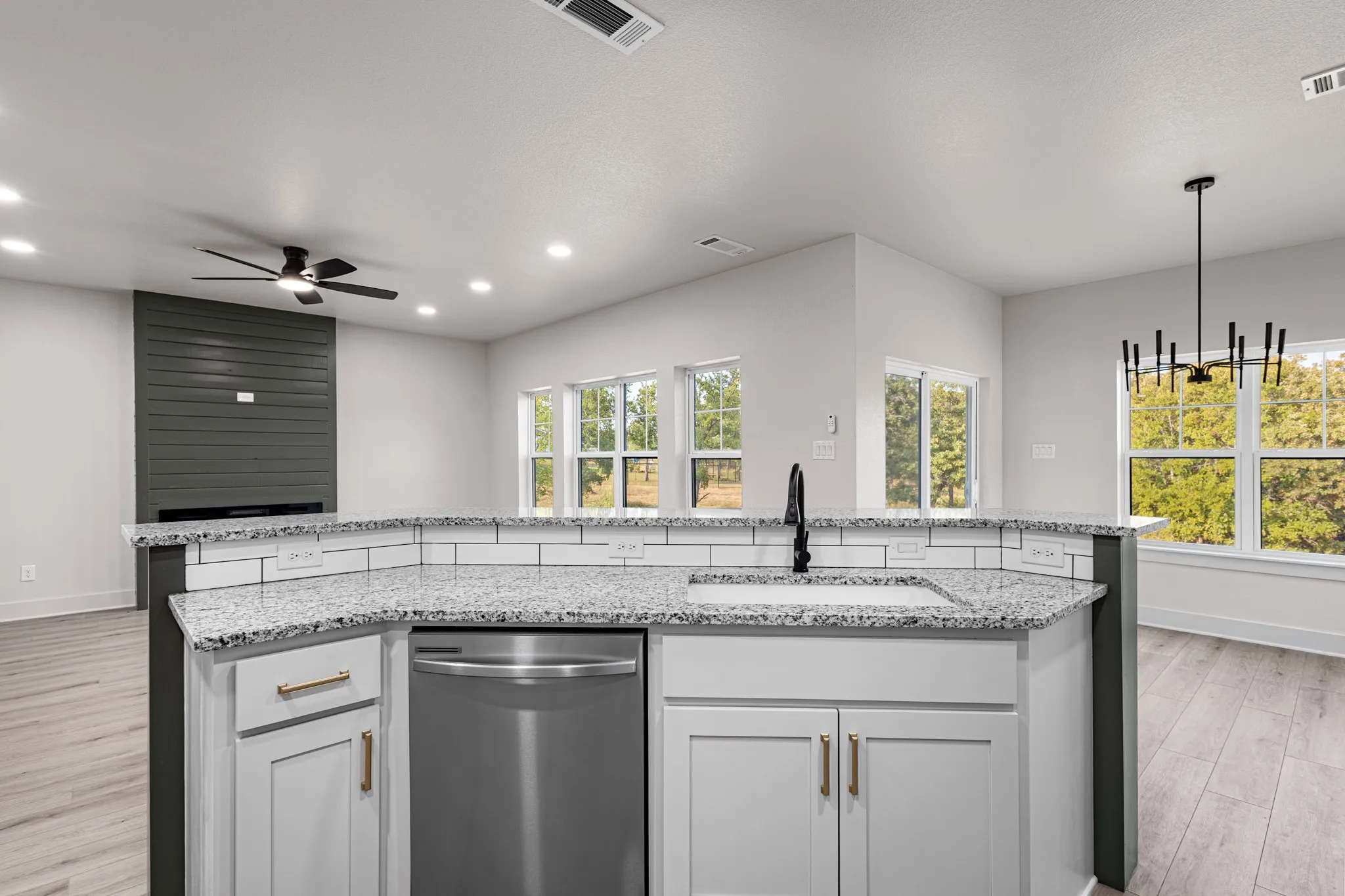 Single Family Residence For Sale in Wise County , 121 Jim Walter Drive, Runaway Bay, Texas 76426, 3 Bedroom, 3 Bathroom, 3 Garage spaces, 1,986 Sqft, built in 2023, mls#21355433, Real Estate Agent in Runaway Bay, Homes For Sale in Wise county, Homes For Sale in Runaway Bay, Realtor in Runaway Bay Texas, Real Estate Brokerage Independent Realty Texas, Luminita Cordes Realtor