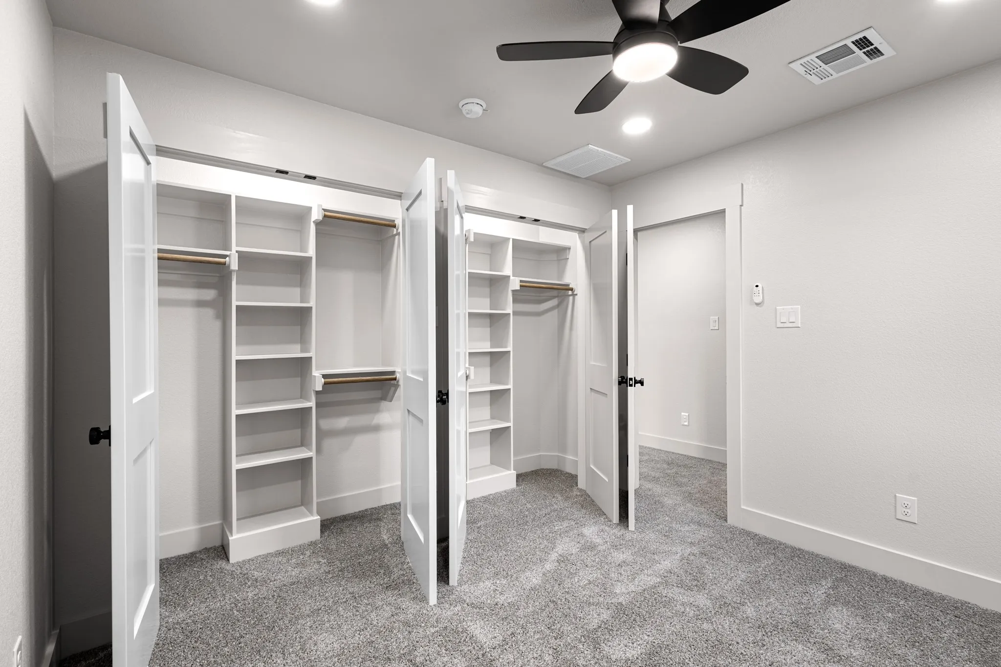 Single Family Residence For Sale in Wise County , 121 Jim Walter Drive, Runaway Bay, Texas 76426, 3 Bedroom, 3 Bathroom, 3 Garage spaces, 1,986 Sqft, built in 2023, mls#21355433, Real Estate Agent in Runaway Bay, Homes For Sale in Wise county, Homes For Sale in Runaway Bay, Realtor in Runaway Bay Texas, Real Estate Brokerage Independent Realty Texas, Luminita Cordes Realtor
