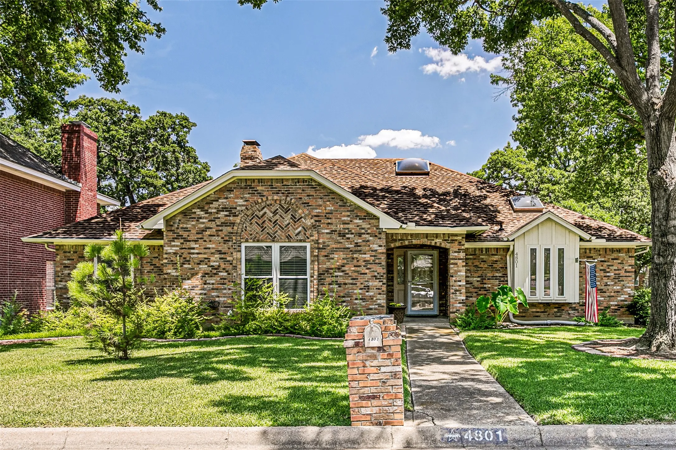 Single Family Residence For Sale in Tarrant County , 4801 Gaylewood Court, Arlington, Texas 76017, 3 Bedroom, 2 Bathroom, 2 Garage spaces, 1,959 Sqft, built in 1983, mls#21354898, Real Estate Agent in Arlington, Homes For Sale in Tarrant county, Homes For Sale in Arlington, Realtor in Arlington Texas, Real Estate Brokerage Independent Realty Texas, Luminita Cordes Realtor