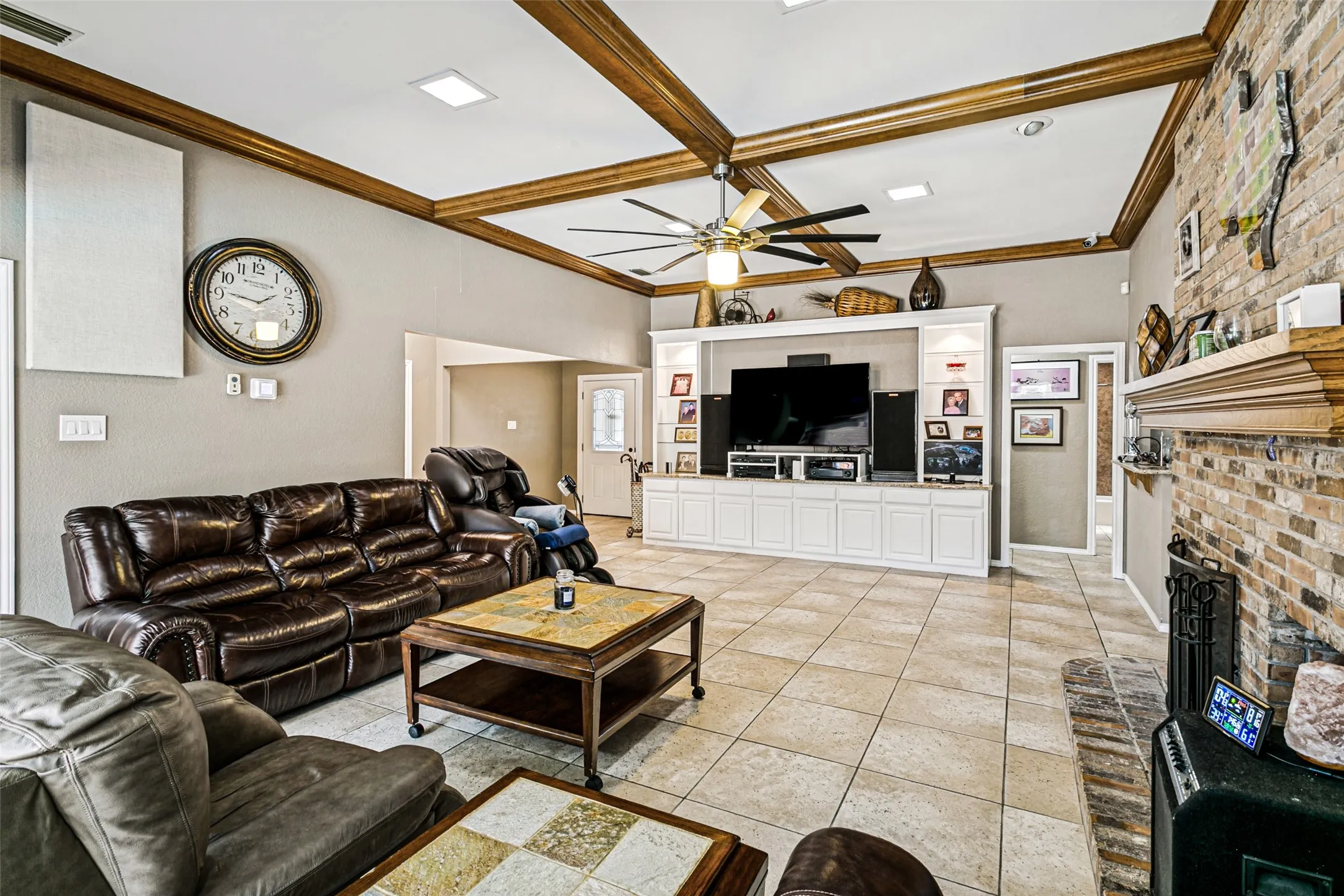 Single Family Residence For Sale in Tarrant County , 4801 Gaylewood Court, Arlington, Texas 76017, 3 Bedroom, 2 Bathroom, 2 Garage spaces, 1,959 Sqft, built in 1983, mls#21354898, Real Estate Agent in Arlington, Homes For Sale in Tarrant county, Homes For Sale in Arlington, Realtor in Arlington Texas, Real Estate Brokerage Independent Realty Texas, Luminita Cordes Realtor
