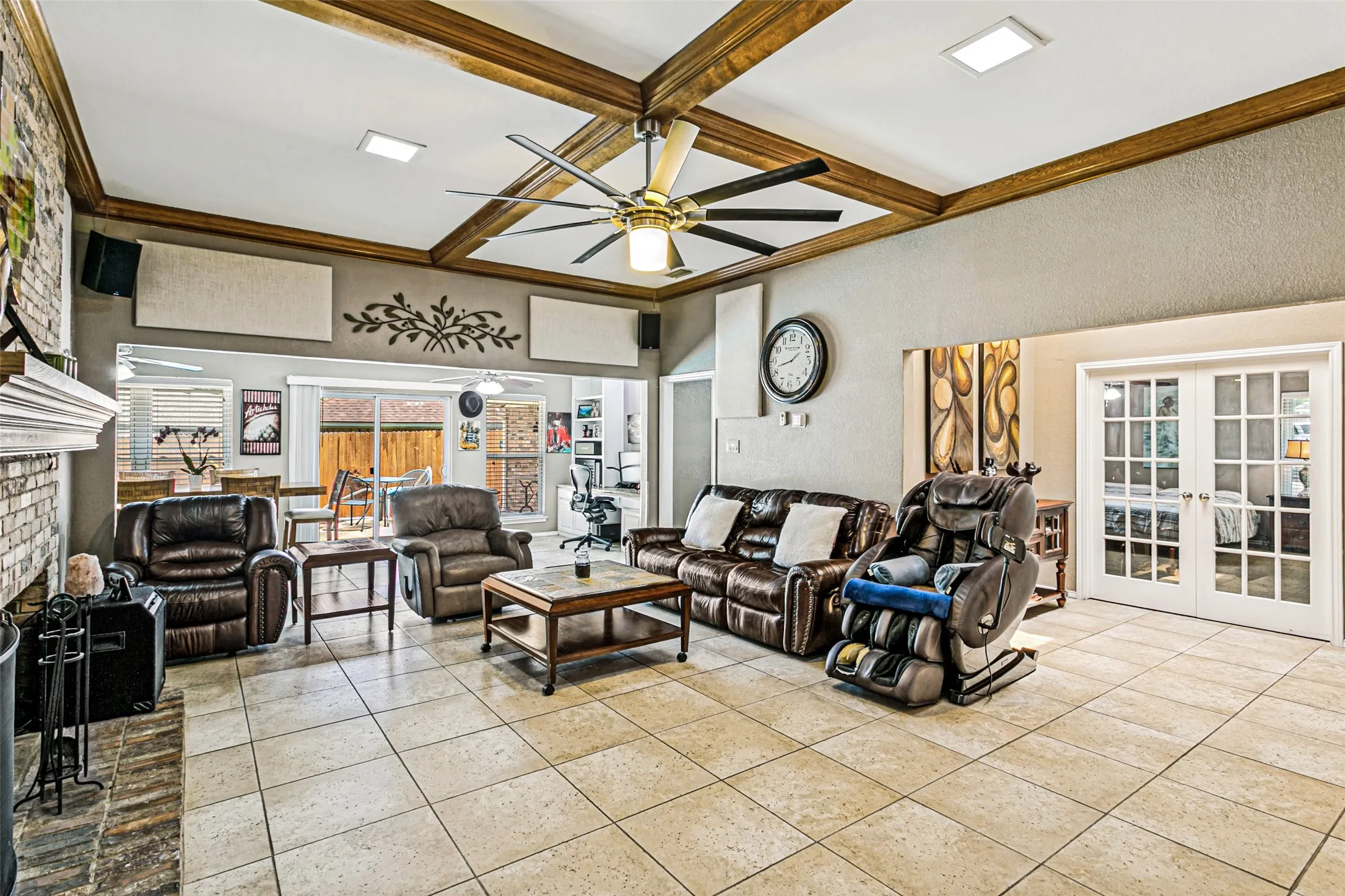 Single Family Residence For Sale in Tarrant County , 4801 Gaylewood Court, Arlington, Texas 76017, 3 Bedroom, 2 Bathroom, 2 Garage spaces, 1,959 Sqft, built in 1983, mls#21354898, Real Estate Agent in Arlington, Homes For Sale in Tarrant county, Homes For Sale in Arlington, Realtor in Arlington Texas, Real Estate Brokerage Independent Realty Texas, Luminita Cordes Realtor