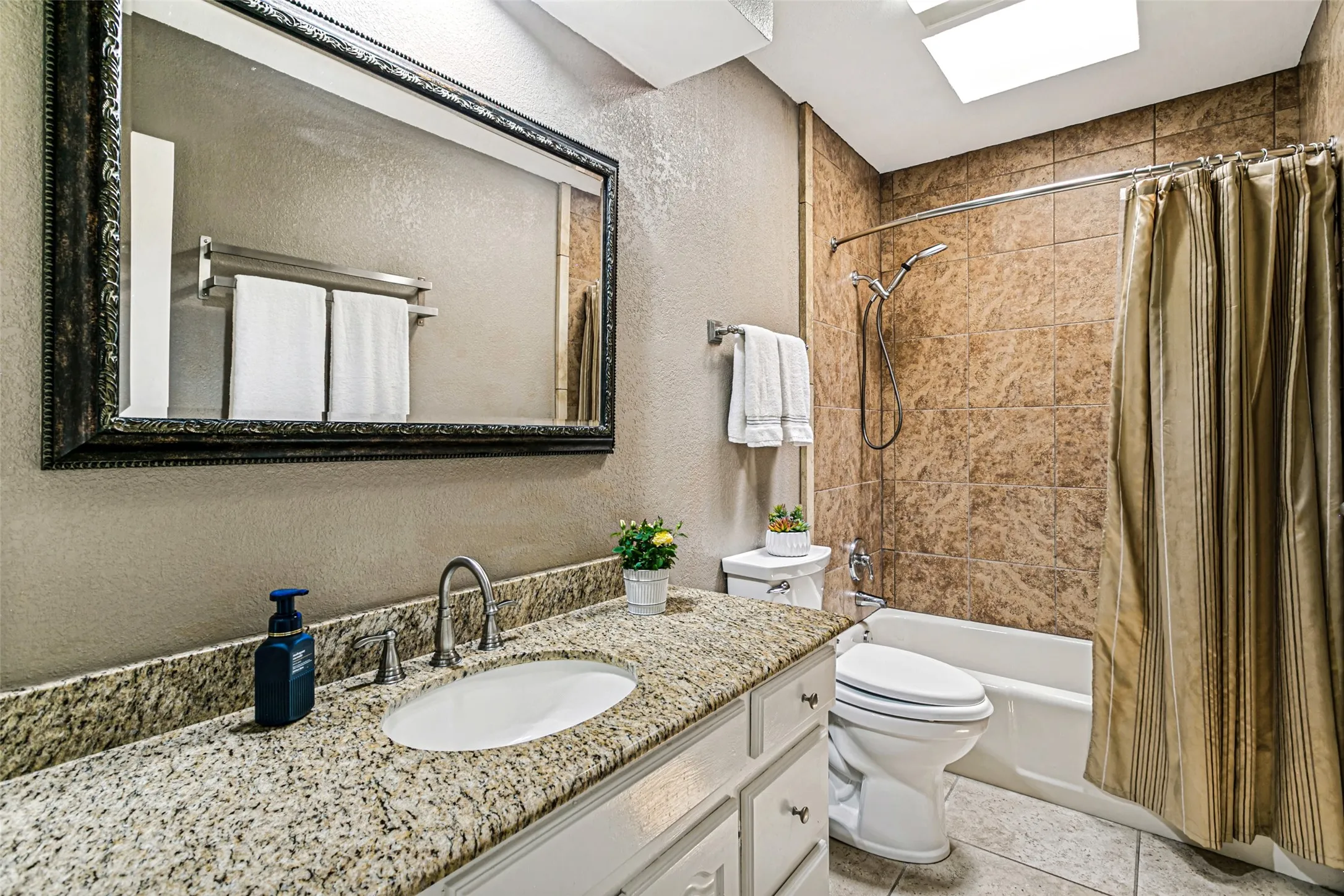 Single Family Residence For Sale in Tarrant County , 4801 Gaylewood Court, Arlington, Texas 76017, 3 Bedroom, 2 Bathroom, 2 Garage spaces, 1,959 Sqft, built in 1983, mls#21354898, Real Estate Agent in Arlington, Homes For Sale in Tarrant county, Homes For Sale in Arlington, Realtor in Arlington Texas, Real Estate Brokerage Independent Realty Texas, Luminita Cordes Realtor