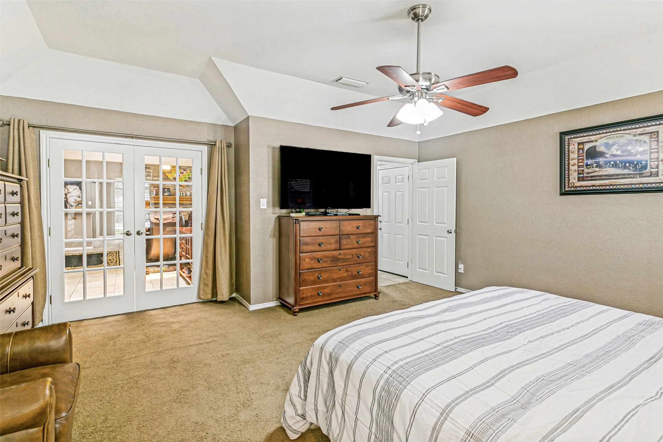 Single Family Residence For Sale in Tarrant County , 4801 Gaylewood Court, Arlington, Texas 76017, 3 Bedroom, 2 Bathroom, 2 Garage spaces, 1,959 Sqft, built in 1983, mls#21354898, Real Estate Agent in Arlington, Homes For Sale in Tarrant county, Homes For Sale in Arlington, Realtor in Arlington Texas, Real Estate Brokerage Independent Realty Texas, Luminita Cordes Realtor