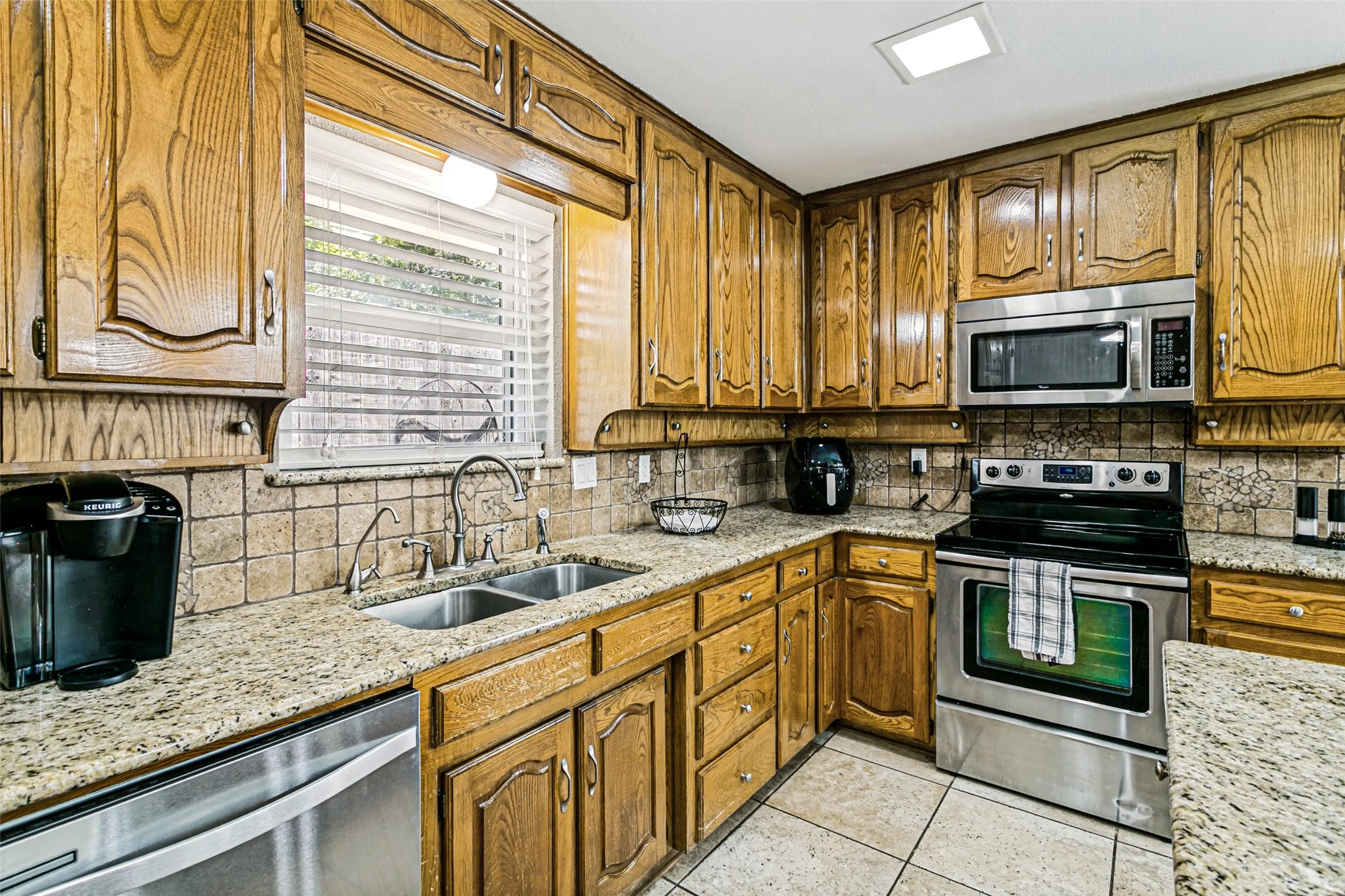 Single Family Residence For Sale in Tarrant County , 4801 Gaylewood Court, Arlington, Texas 76017, 3 Bedroom, 2 Bathroom, 2 Garage spaces, 1,959 Sqft, built in 1983, mls#21354898, Real Estate Agent in Arlington, Homes For Sale in Tarrant county, Homes For Sale in Arlington, Realtor in Arlington Texas, Real Estate Brokerage Independent Realty Texas, Luminita Cordes Realtor