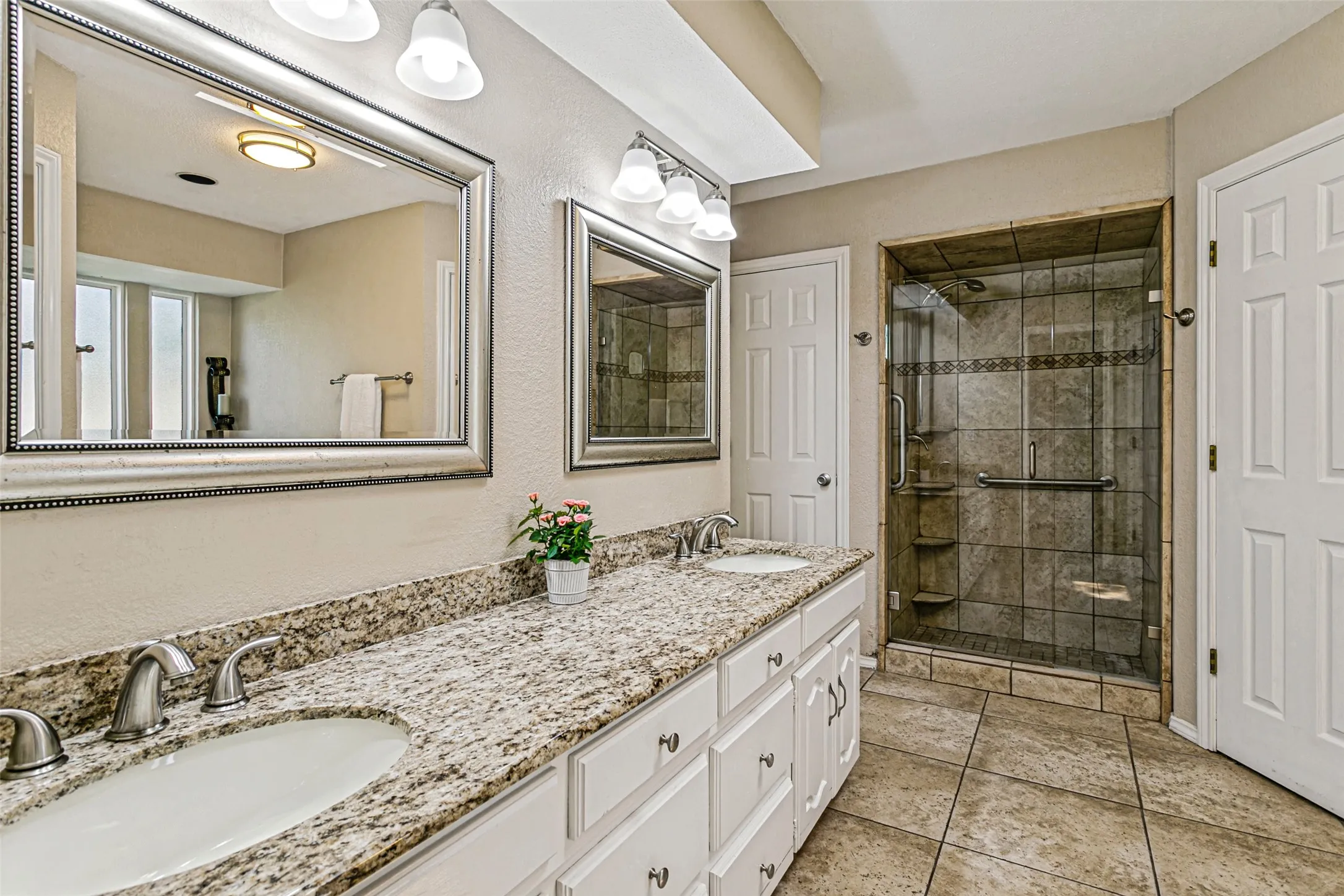 Single Family Residence For Sale in Tarrant County , 4801 Gaylewood Court, Arlington, Texas 76017, 3 Bedroom, 2 Bathroom, 2 Garage spaces, 1,959 Sqft, built in 1983, mls#21354898, Real Estate Agent in Arlington, Homes For Sale in Tarrant county, Homes For Sale in Arlington, Realtor in Arlington Texas, Real Estate Brokerage Independent Realty Texas, Luminita Cordes Realtor