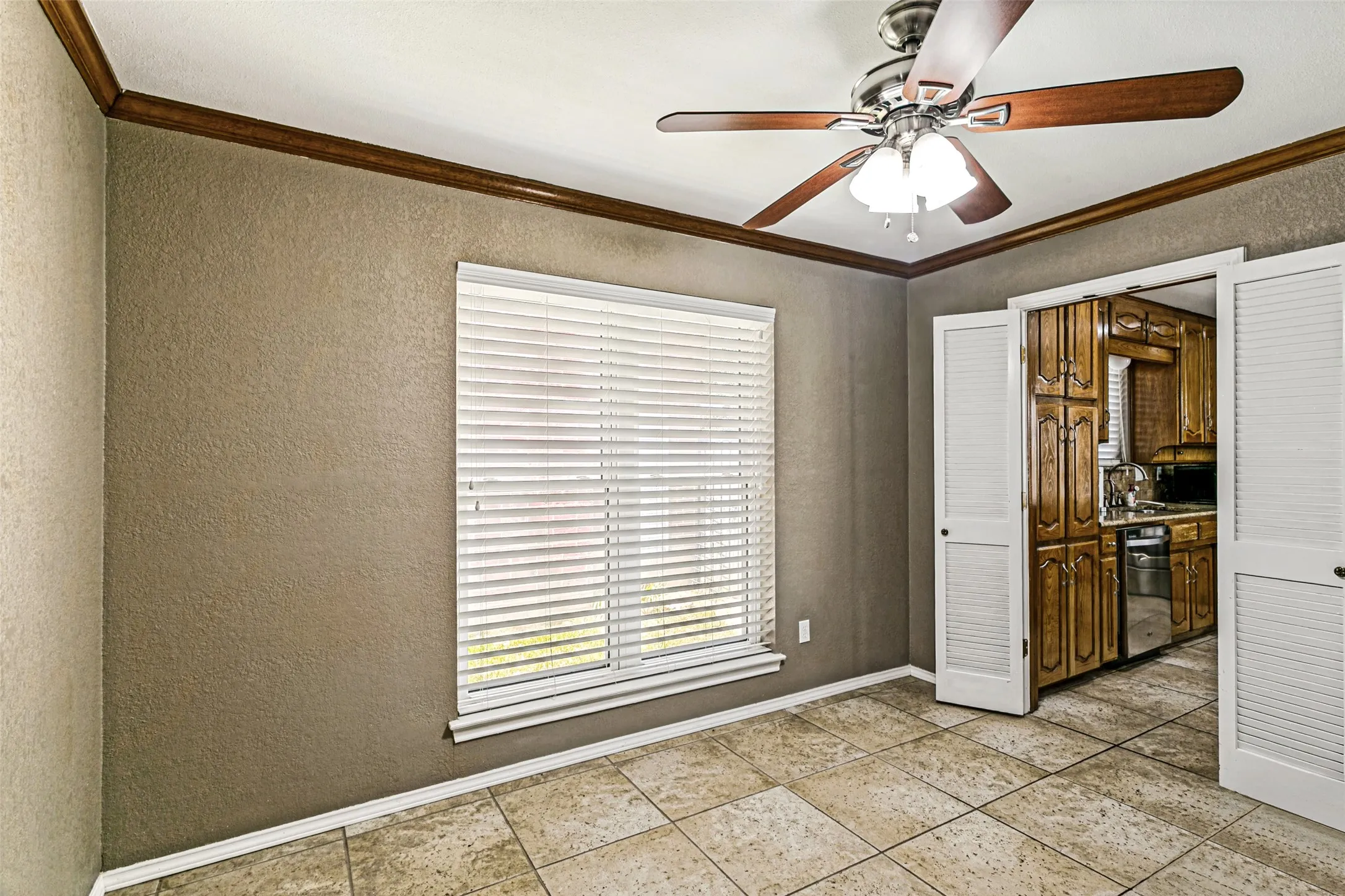 Single Family Residence For Sale in Tarrant County , 4801 Gaylewood Court, Arlington, Texas 76017, 3 Bedroom, 2 Bathroom, 2 Garage spaces, 1,959 Sqft, built in 1983, mls#21354898, Real Estate Agent in Arlington, Homes For Sale in Tarrant county, Homes For Sale in Arlington, Realtor in Arlington Texas, Real Estate Brokerage Independent Realty Texas, Luminita Cordes Realtor