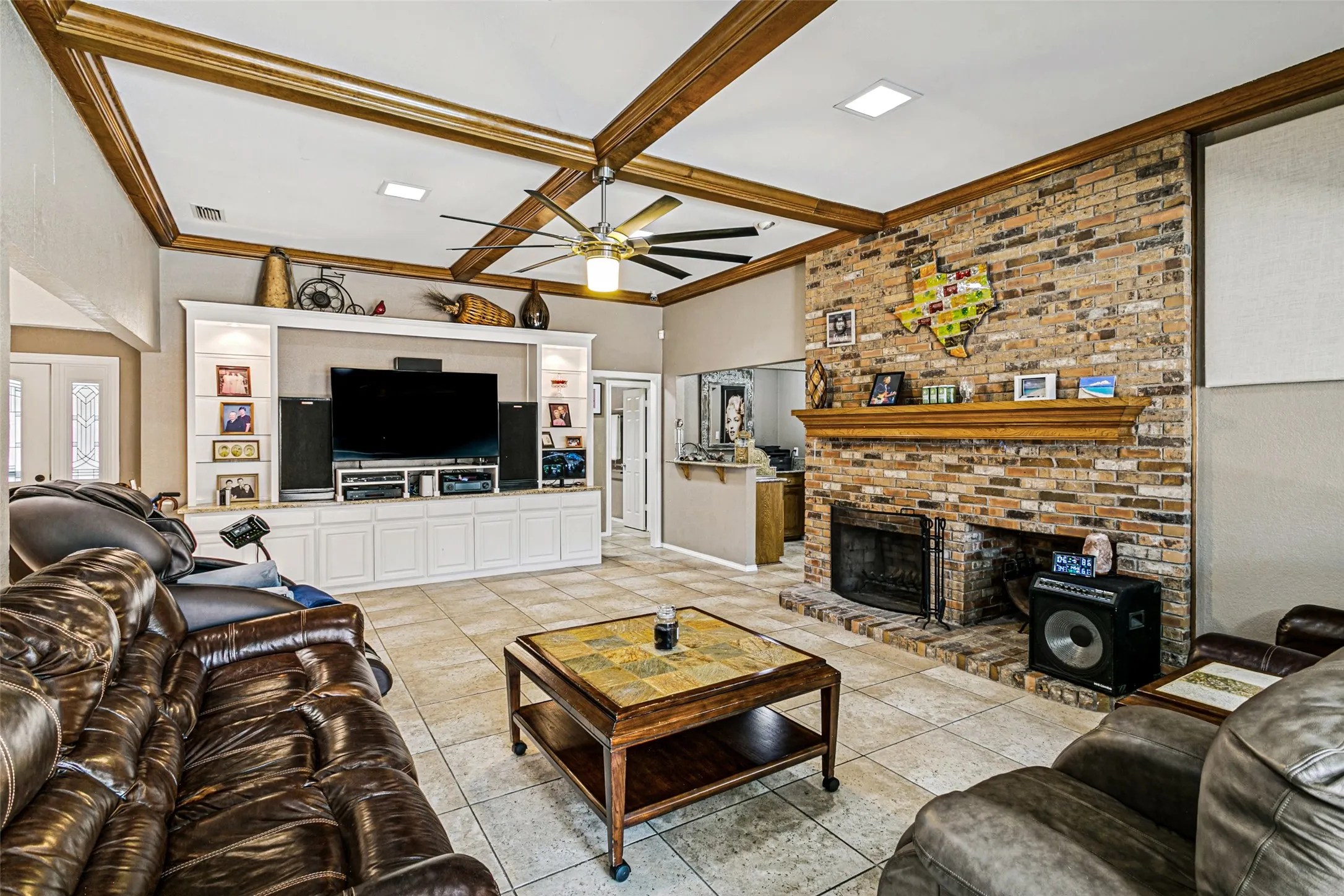 Single Family Residence For Sale in Tarrant County , 4801 Gaylewood Court, Arlington, Texas 76017, 3 Bedroom, 2 Bathroom, 2 Garage spaces, 1,959 Sqft, built in 1983, mls#21354898, Real Estate Agent in Arlington, Homes For Sale in Tarrant county, Homes For Sale in Arlington, Realtor in Arlington Texas, Real Estate Brokerage Independent Realty Texas, Luminita Cordes Realtor