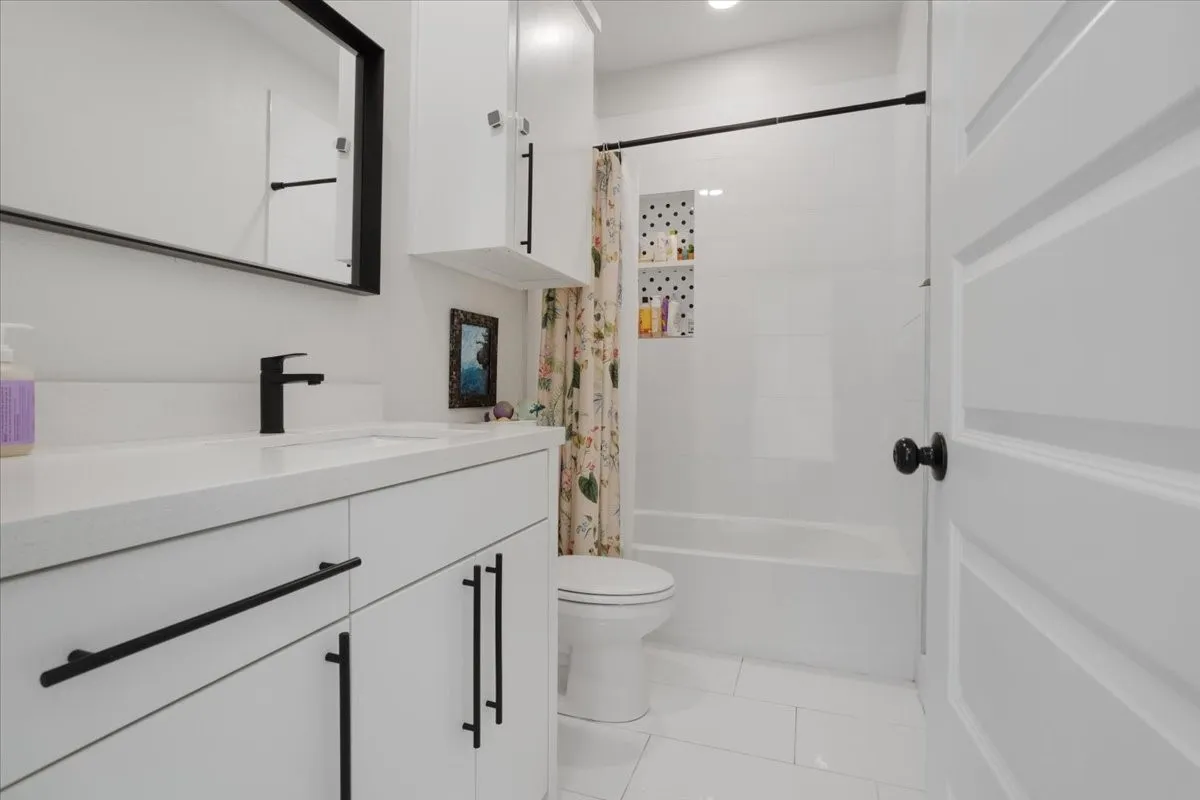 Single Family Residence For Sale in Fannin County , 314 Delatorre Street, Trenton, Texas 75490, 3 Bedroom, 2 Bathroom, 2 Garage spaces, 1,579 Sqft, built in 2021, mls#21355500, Real Estate Agent in Trenton, Homes For Sale in Fannin county, Homes For Sale in Trenton, Realtor in Trenton Texas, Real Estate Brokerage Independent Realty Texas, Luminita Cordes Realtor