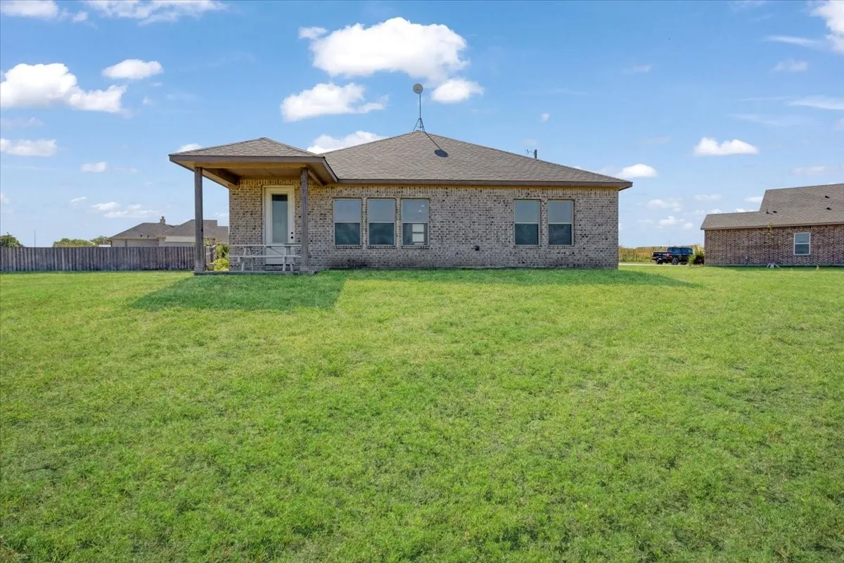 Single Family Residence For Sale in Fannin County , 314 Delatorre Street, Trenton, Texas 75490, 3 Bedroom, 2 Bathroom, 2 Garage spaces, 1,579 Sqft, built in 2021, mls#21355500, Real Estate Agent in Trenton, Homes For Sale in Fannin county, Homes For Sale in Trenton, Realtor in Trenton Texas, Real Estate Brokerage Independent Realty Texas, Luminita Cordes Realtor