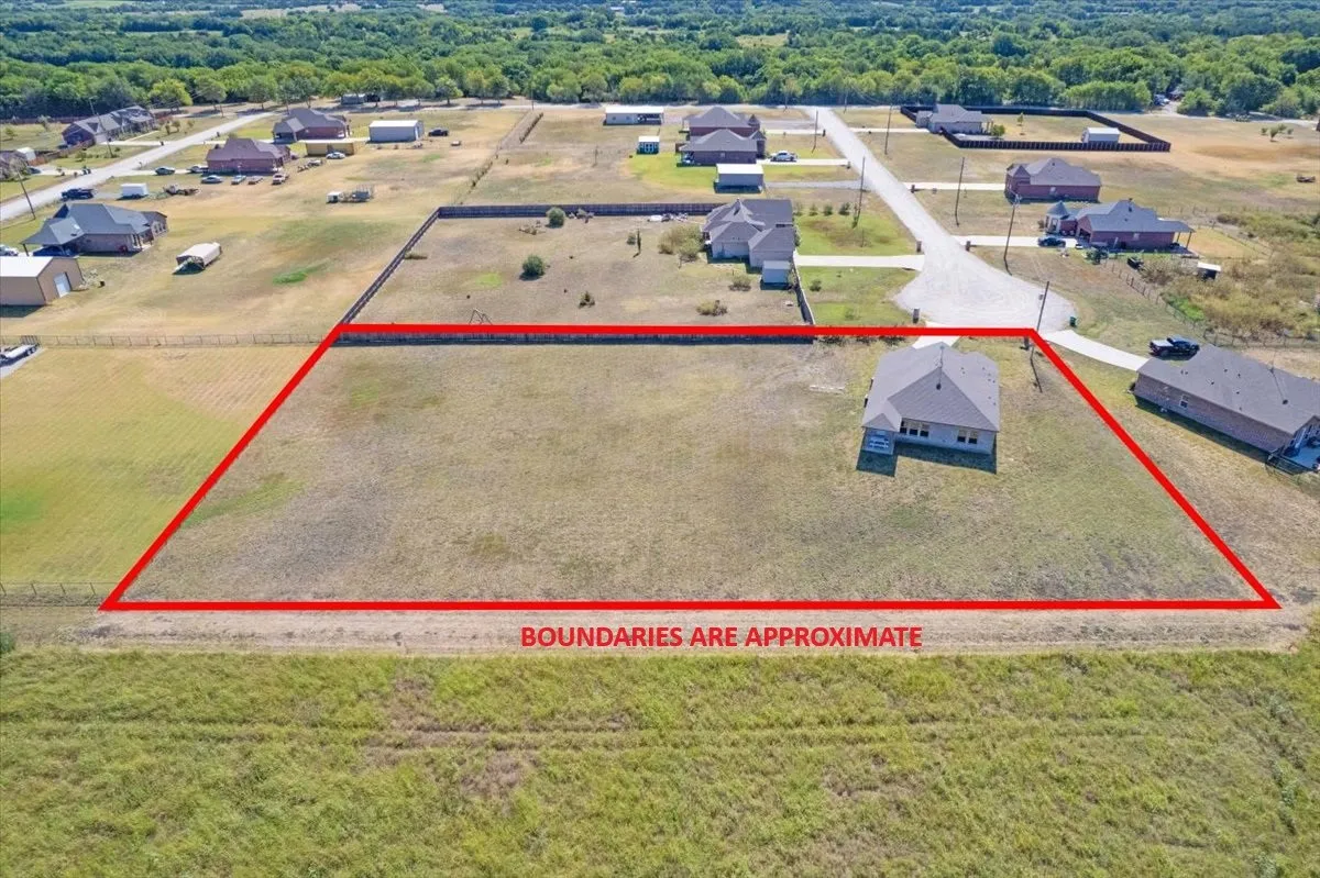 Single Family Residence For Sale in Fannin County , 314 Delatorre Street, Trenton, Texas 75490, 3 Bedroom, 2 Bathroom, 2 Garage spaces, 1,579 Sqft, built in 2021, mls#21355500, Real Estate Agent in Trenton, Homes For Sale in Fannin county, Homes For Sale in Trenton, Realtor in Trenton Texas, Real Estate Brokerage Independent Realty Texas, Luminita Cordes Realtor
