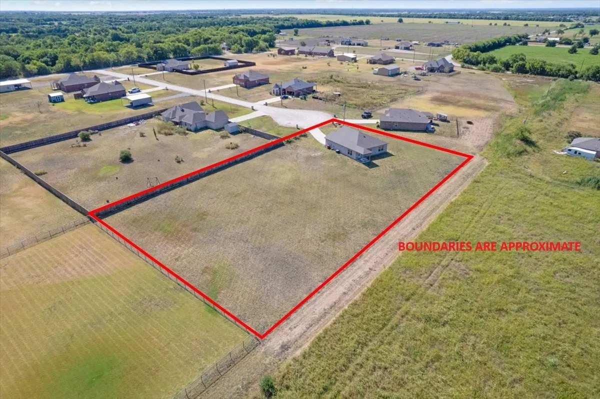 Single Family Residence For Sale in Fannin County , 314 Delatorre Street, Trenton, Texas 75490, 3 Bedroom, 2 Bathroom, 2 Garage spaces, 1,579 Sqft, built in 2021, mls#21355500, Real Estate Agent in Trenton, Homes For Sale in Fannin county, Homes For Sale in Trenton, Realtor in Trenton Texas, Real Estate Brokerage Independent Realty Texas, Luminita Cordes Realtor