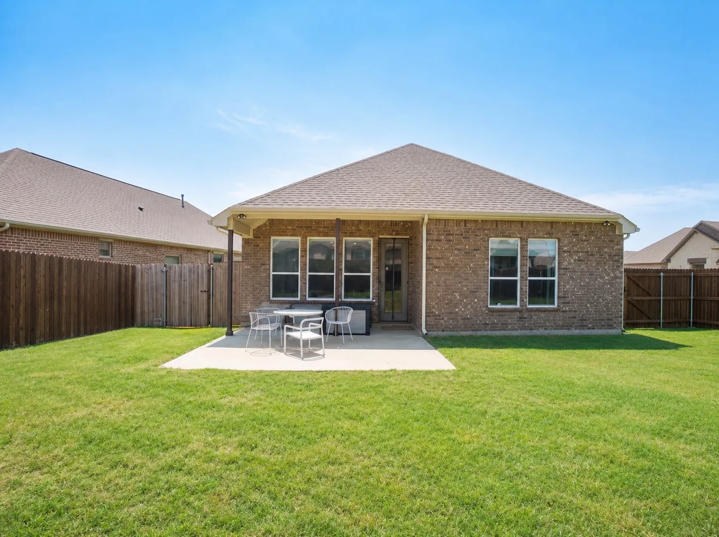 Single Family Residence For Sale in Denton County , 2105 Ella Lane, Carrollton, Texas 75010, 3 Bedroom, 2 Bathroom, 2 Garage spaces, 2,087 Sqft, built in 2019, mls#21355499, Real Estate Agent in Carrollton, Homes For Sale in Denton county, Homes For Sale in Carrollton, Realtor in Carrollton Texas, Real Estate Brokerage Independent Realty Texas, Luminita Cordes Realtor