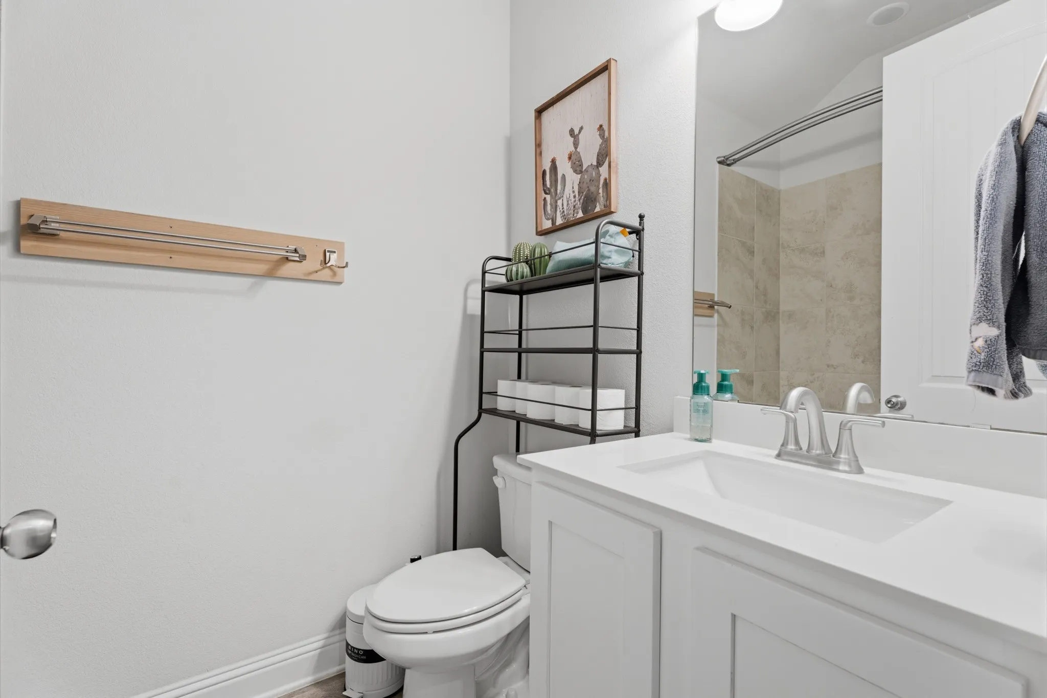 Single Family Residence For Sale in Denton County , 2105 Ella Lane, Carrollton, Texas 75010, 3 Bedroom, 2 Bathroom, 2 Garage spaces, 2,087 Sqft, built in 2019, mls#21355499, Real Estate Agent in Carrollton, Homes For Sale in Denton county, Homes For Sale in Carrollton, Realtor in Carrollton Texas, Real Estate Brokerage Independent Realty Texas, Luminita Cordes Realtor