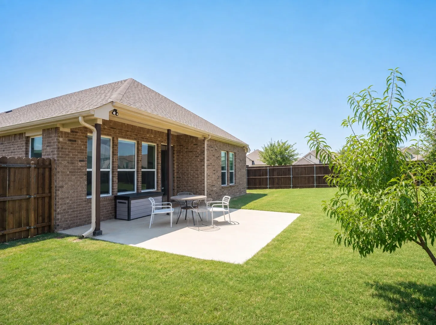 Single Family Residence For Sale in Denton County , 2105 Ella Lane, Carrollton, Texas 75010, 3 Bedroom, 2 Bathroom, 2 Garage spaces, 2,087 Sqft, built in 2019, mls#21355499, Real Estate Agent in Carrollton, Homes For Sale in Denton county, Homes For Sale in Carrollton, Realtor in Carrollton Texas, Real Estate Brokerage Independent Realty Texas, Luminita Cordes Realtor