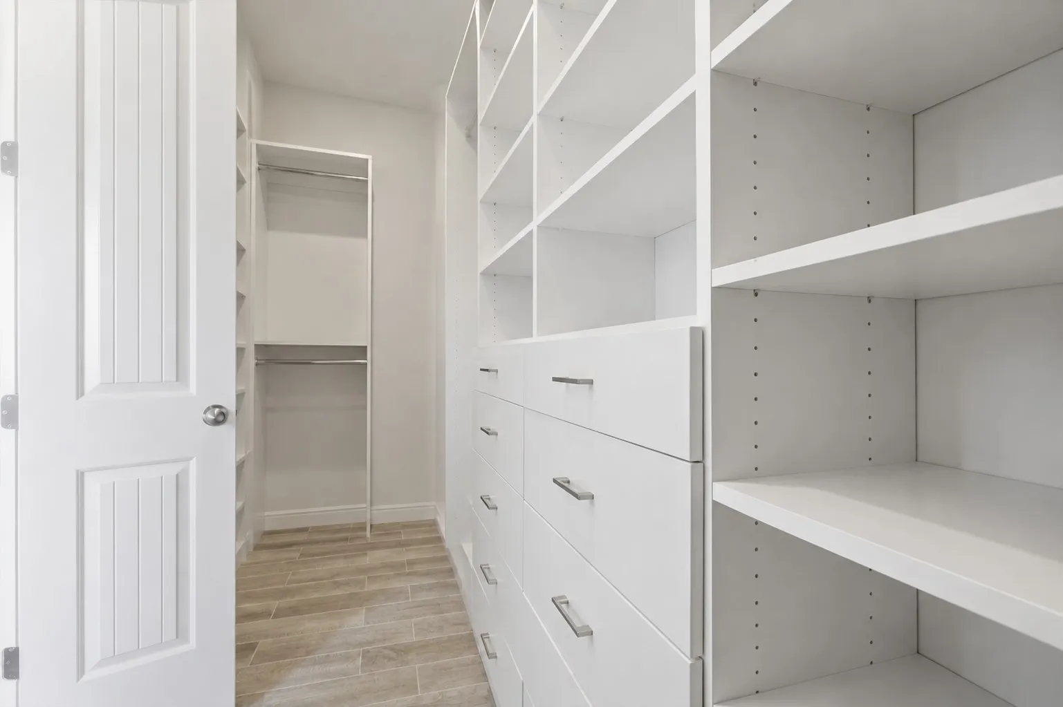 Single Family Residence For Sale in Denton County , 2105 Ella Lane, Carrollton, Texas 75010, 3 Bedroom, 2 Bathroom, 2 Garage spaces, 2,087 Sqft, built in 2019, mls#21355499, Real Estate Agent in Carrollton, Homes For Sale in Denton county, Homes For Sale in Carrollton, Realtor in Carrollton Texas, Real Estate Brokerage Independent Realty Texas, Luminita Cordes Realtor