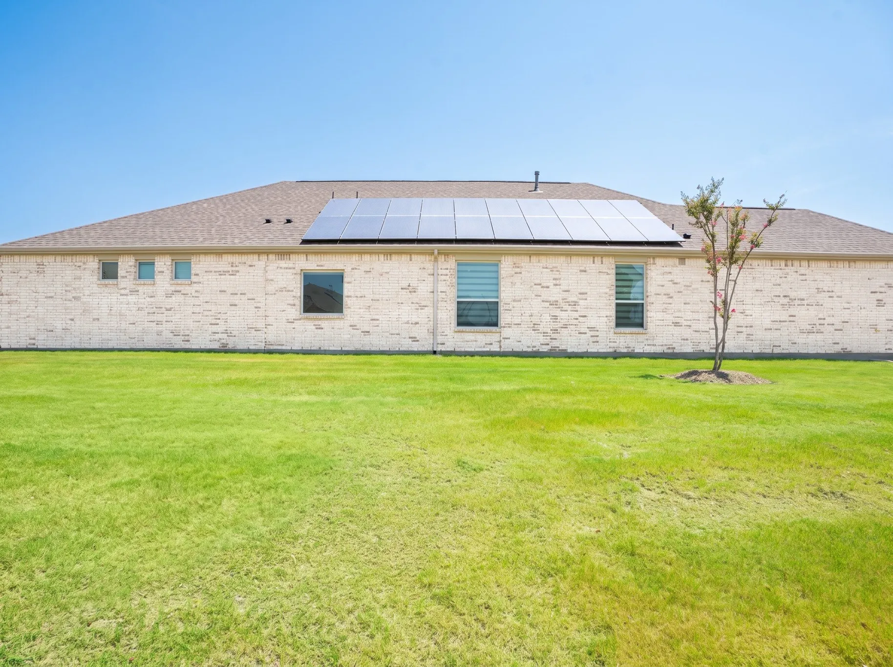 Single Family Residence For Sale in Denton County , 2105 Ella Lane, Carrollton, Texas 75010, 3 Bedroom, 2 Bathroom, 2 Garage spaces, 2,087 Sqft, built in 2019, mls#21355499, Real Estate Agent in Carrollton, Homes For Sale in Denton county, Homes For Sale in Carrollton, Realtor in Carrollton Texas, Real Estate Brokerage Independent Realty Texas, Luminita Cordes Realtor